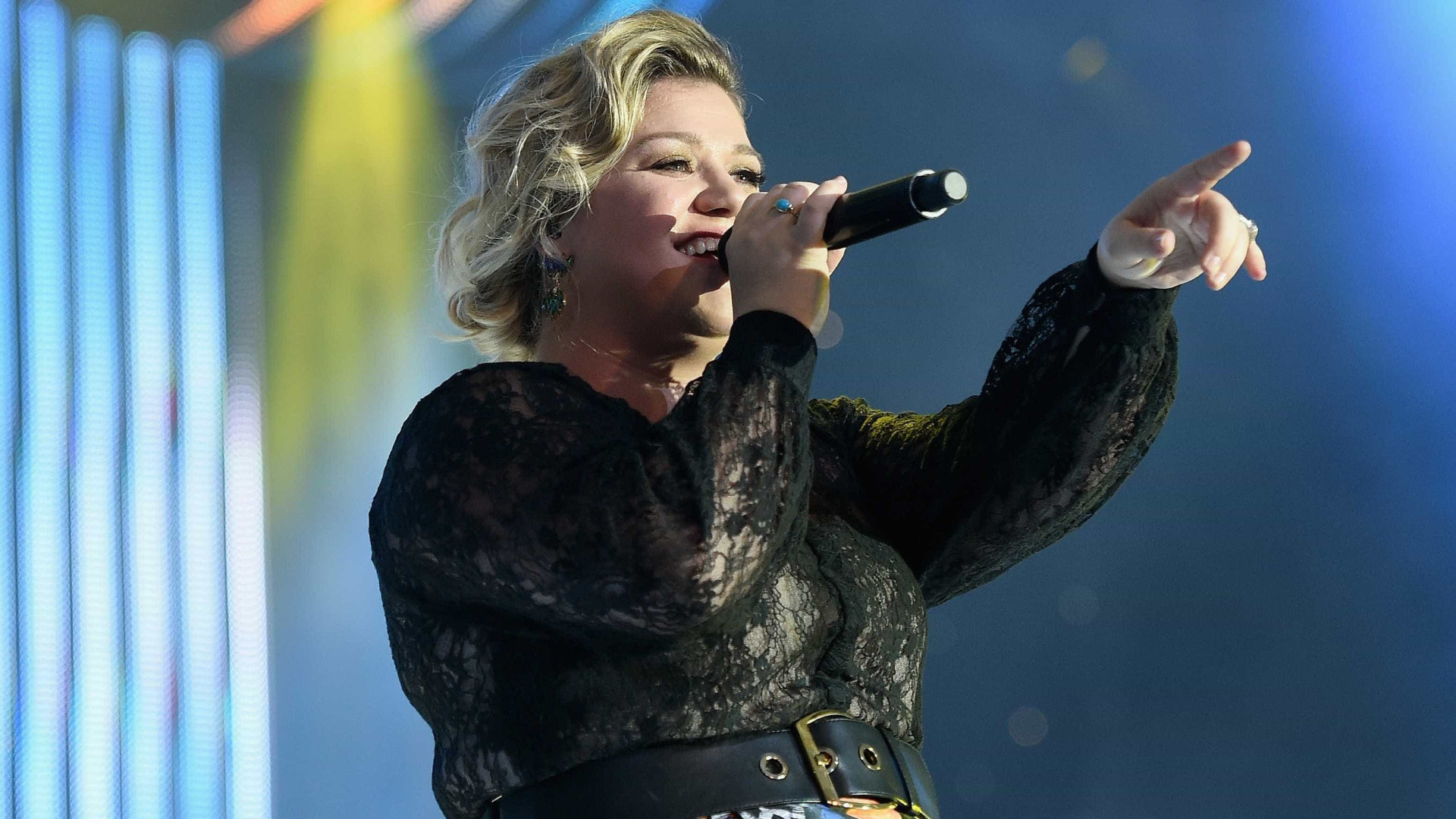 Kelly Clarkson "não se sentia sexualmente atraída por ninguém"