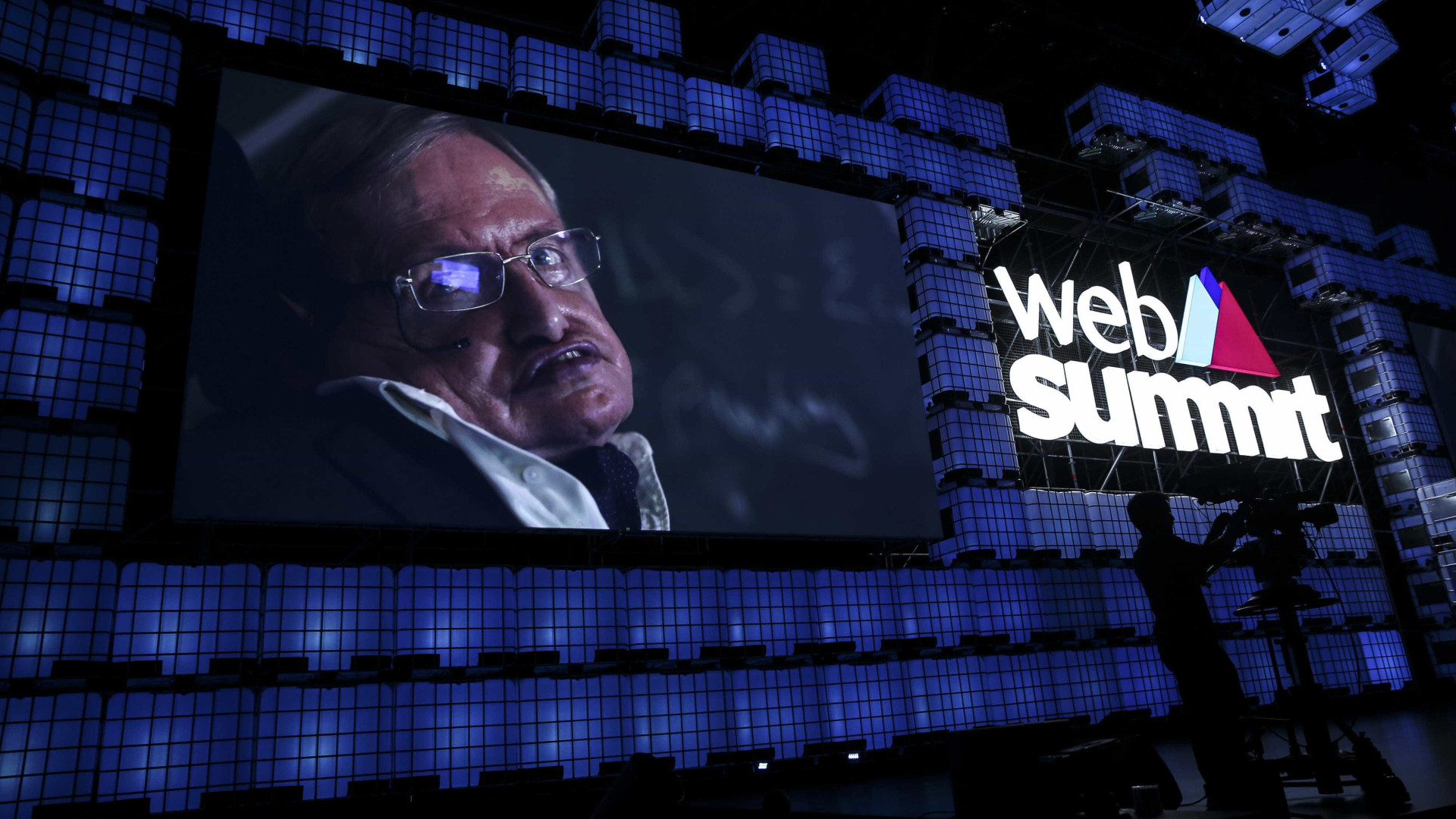 UE presta homenagem à "inteligência brilhante" de Hawking