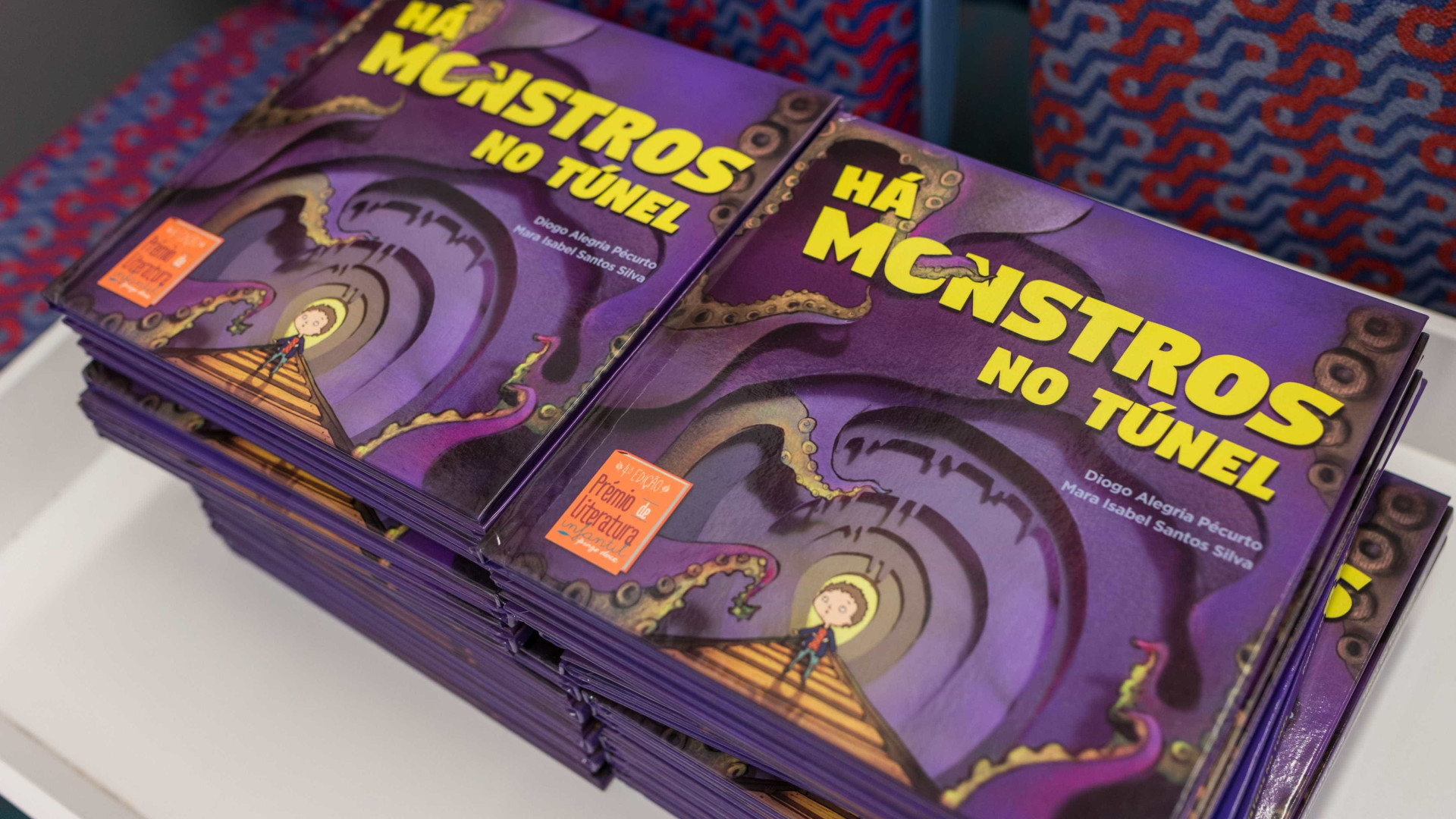 'Há monstros no túnel', o livro que está à venda "onde estão as famílias"