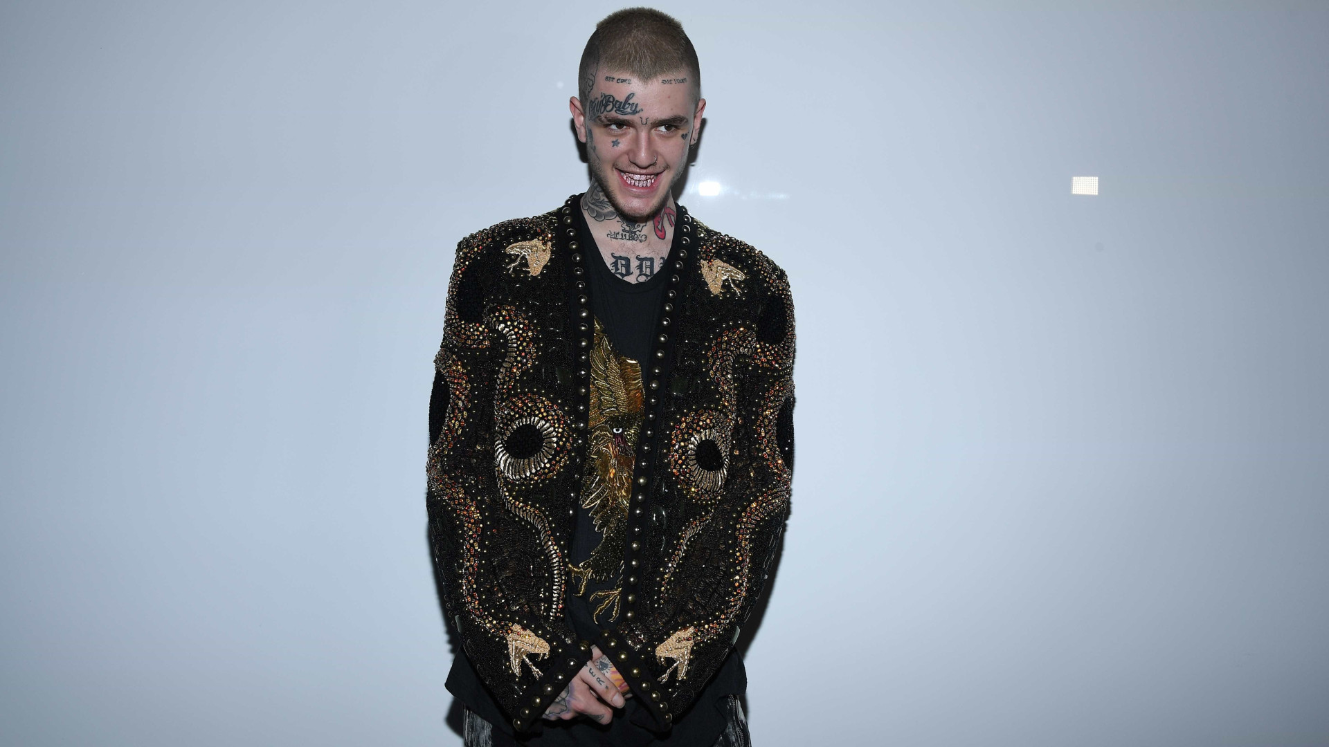 Irmão de Lil Peep nega suicídio e diz que overdose foi "trágico acidente"