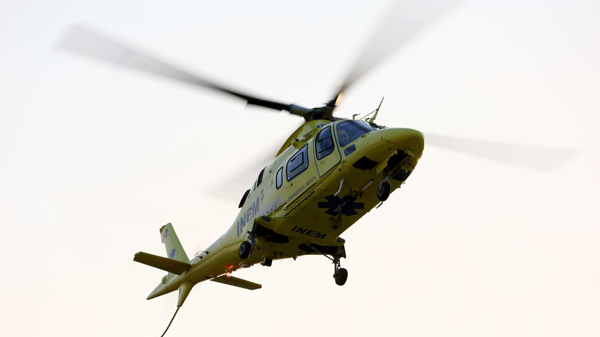 Helicóptero da Força Aérea levantou duas horas depois de alerta