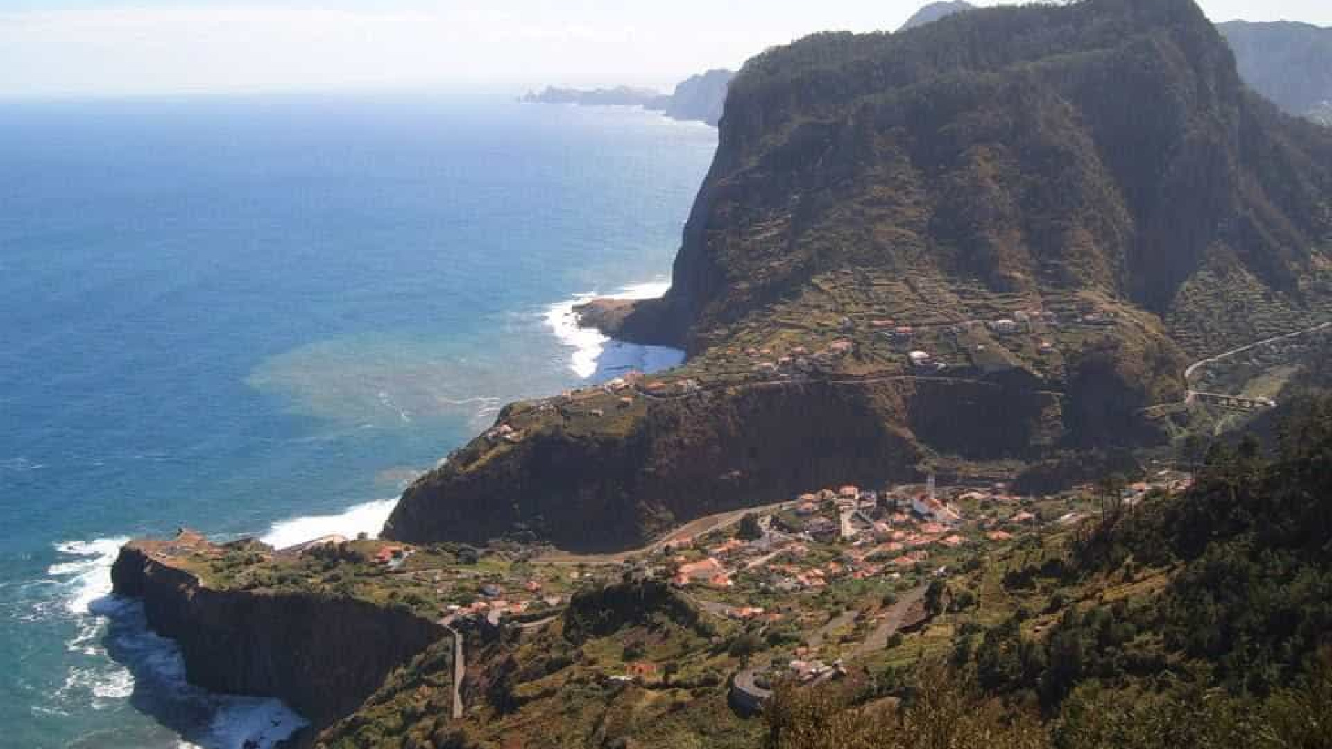 Septuagenário morre ao cair de 200 metros na Fajã da Murta