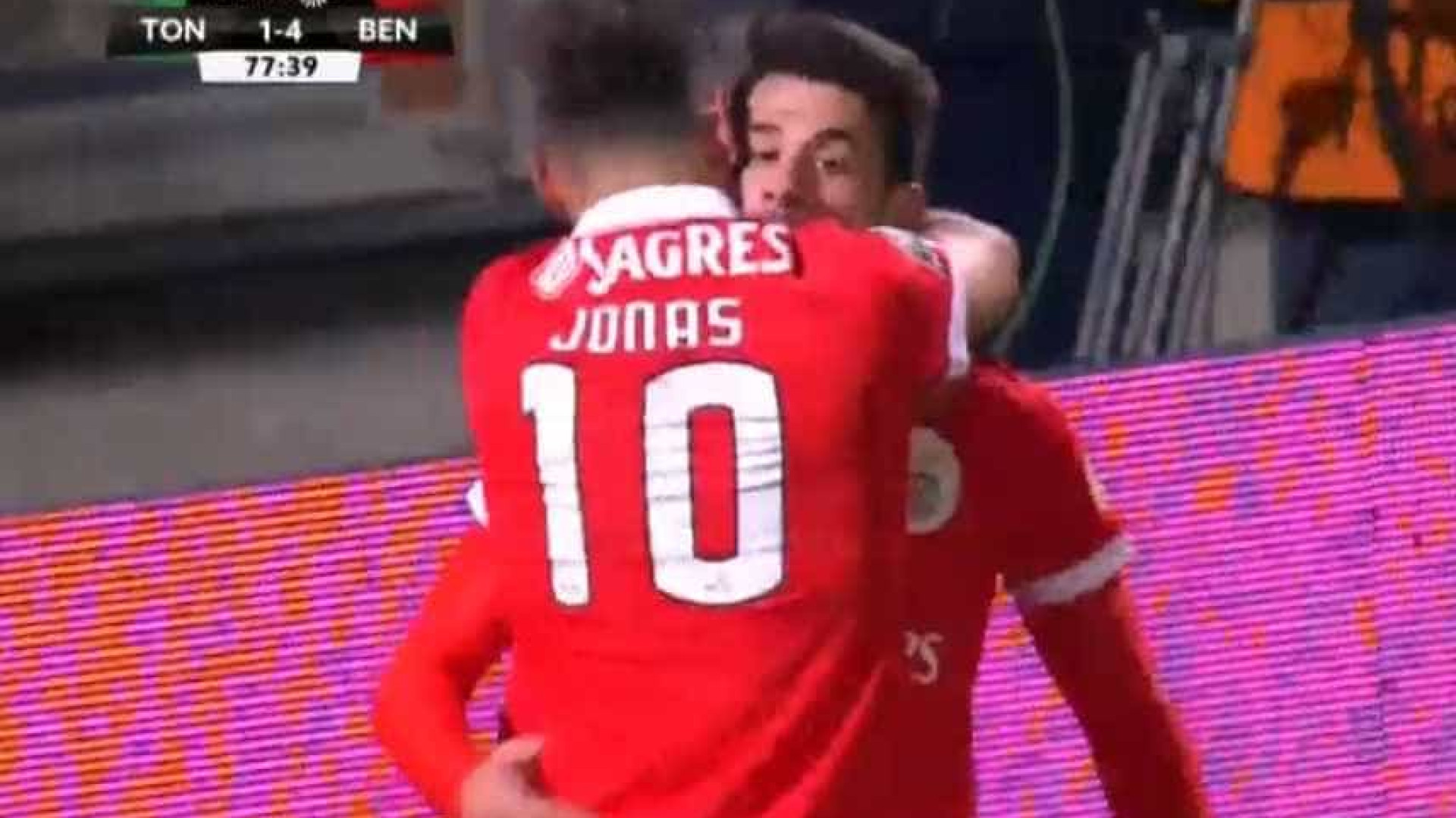 Jonas bisa e faz o quinto do Benfica em Tondela