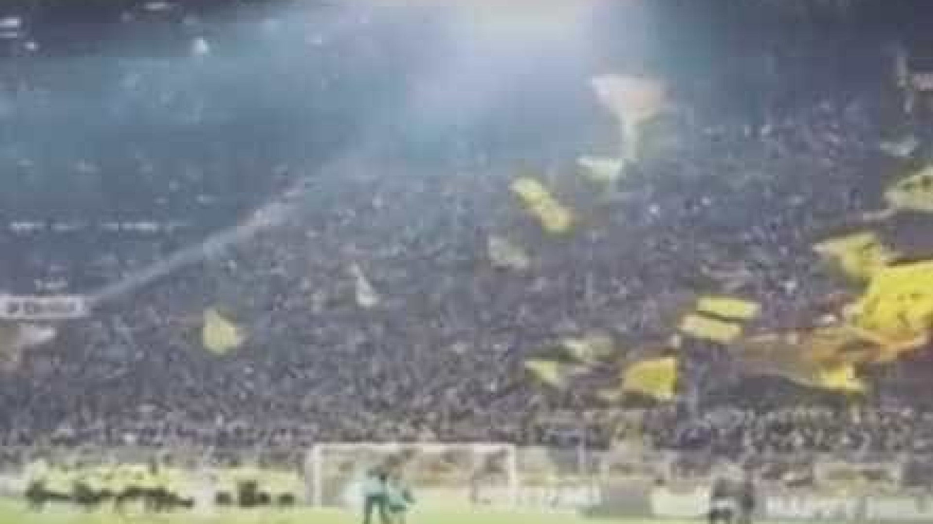 Adeptos e jogadores do Dortmund arrepiam com este Jingle Bells