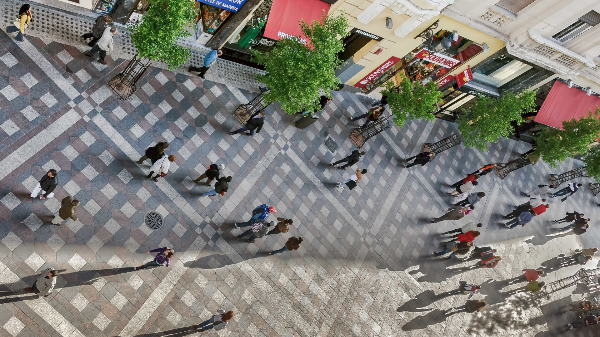 Centro de Madrid com sistema inédito de ruas pedonais de sentido único
