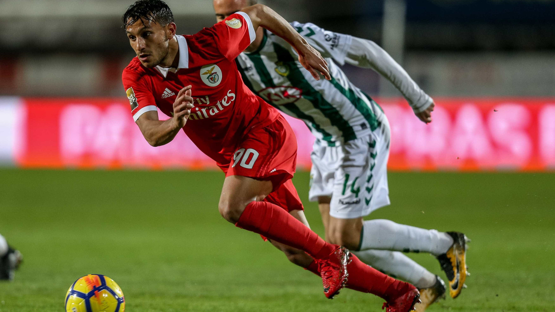 Oficial: Benfica vende João Carvalho por 15 milhões de euros