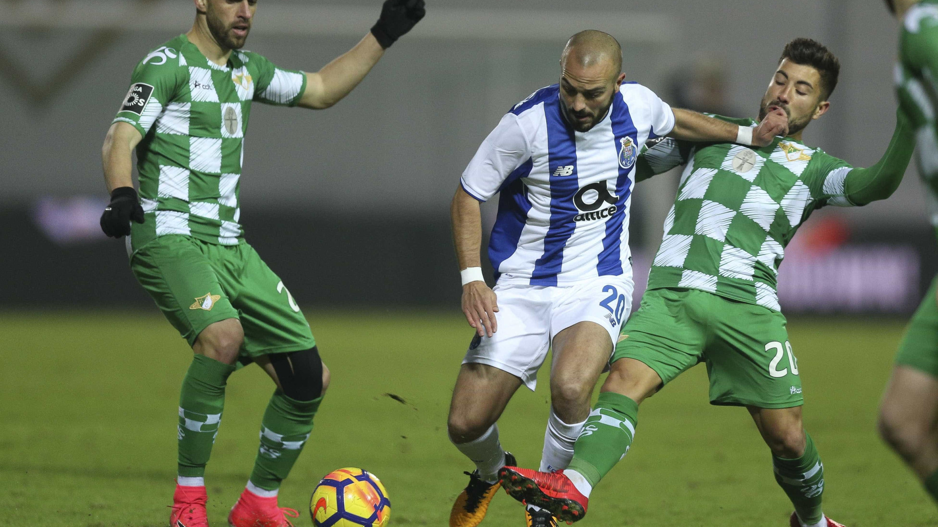Dragão bipolar vence em Moreira de Cónegos e está nas 'meias'