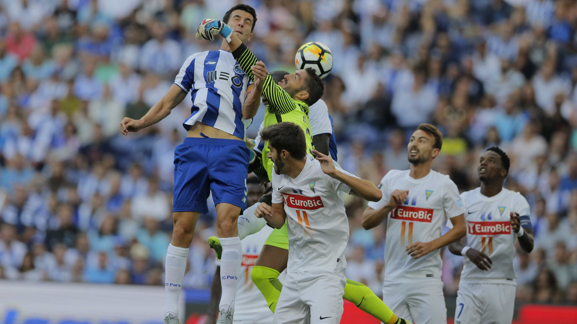 Marcano pode juntar-se a Guedes e Vezo no Valencia