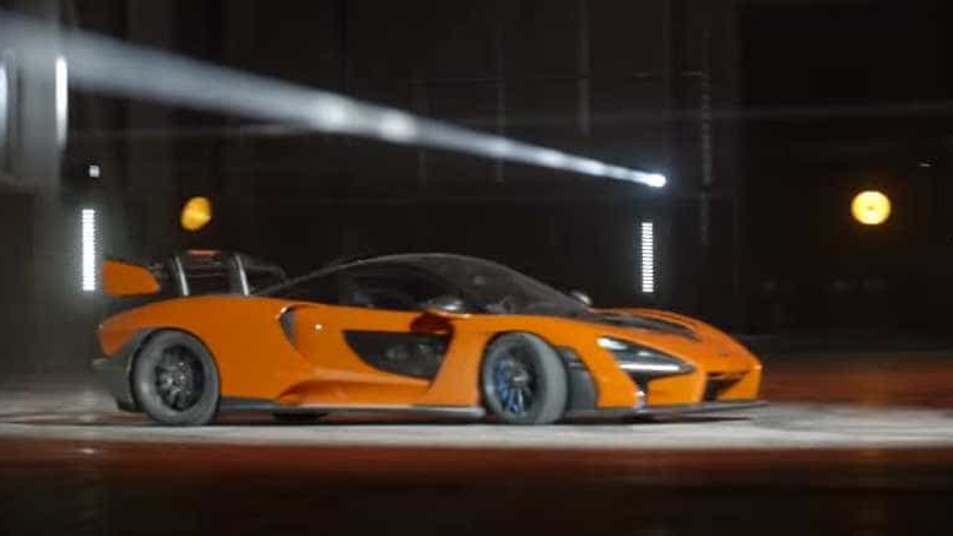O McLaren Senna está aí e já 'brinca' nas novas instalações da marca