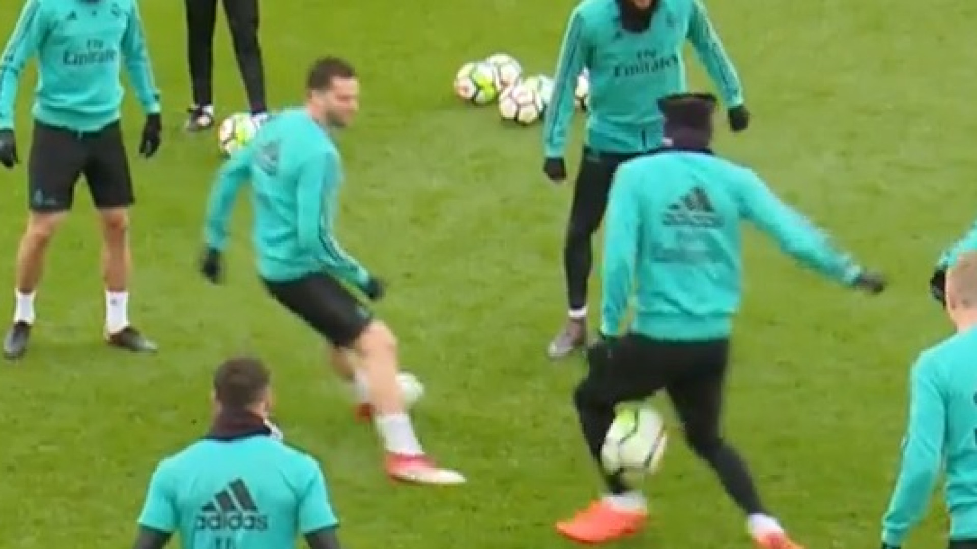 Theo é a nova 'vítima' no treino do Real Madrid