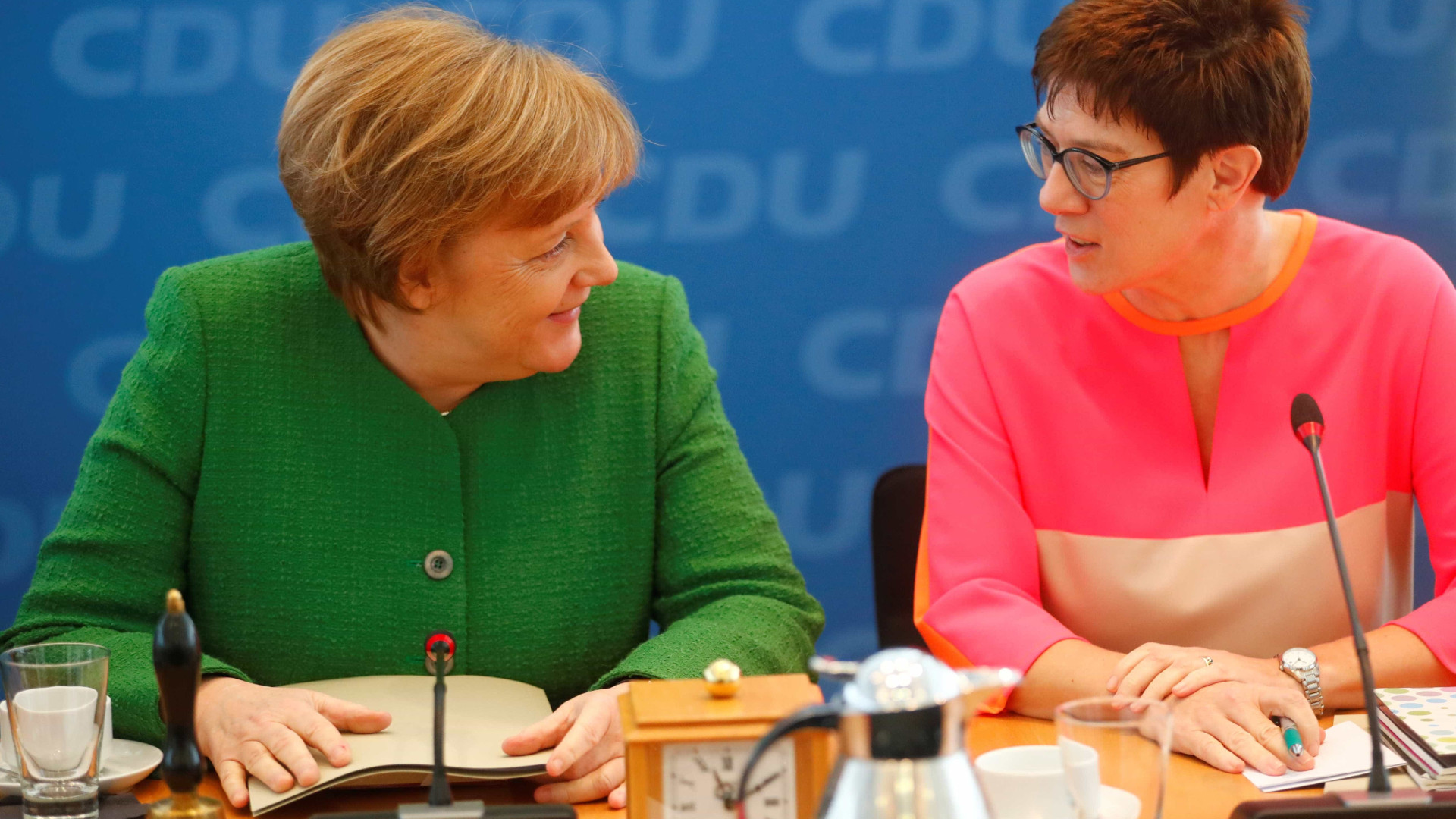 'Mini-Merkel' escolhida para liderar democratas cristãos alemães