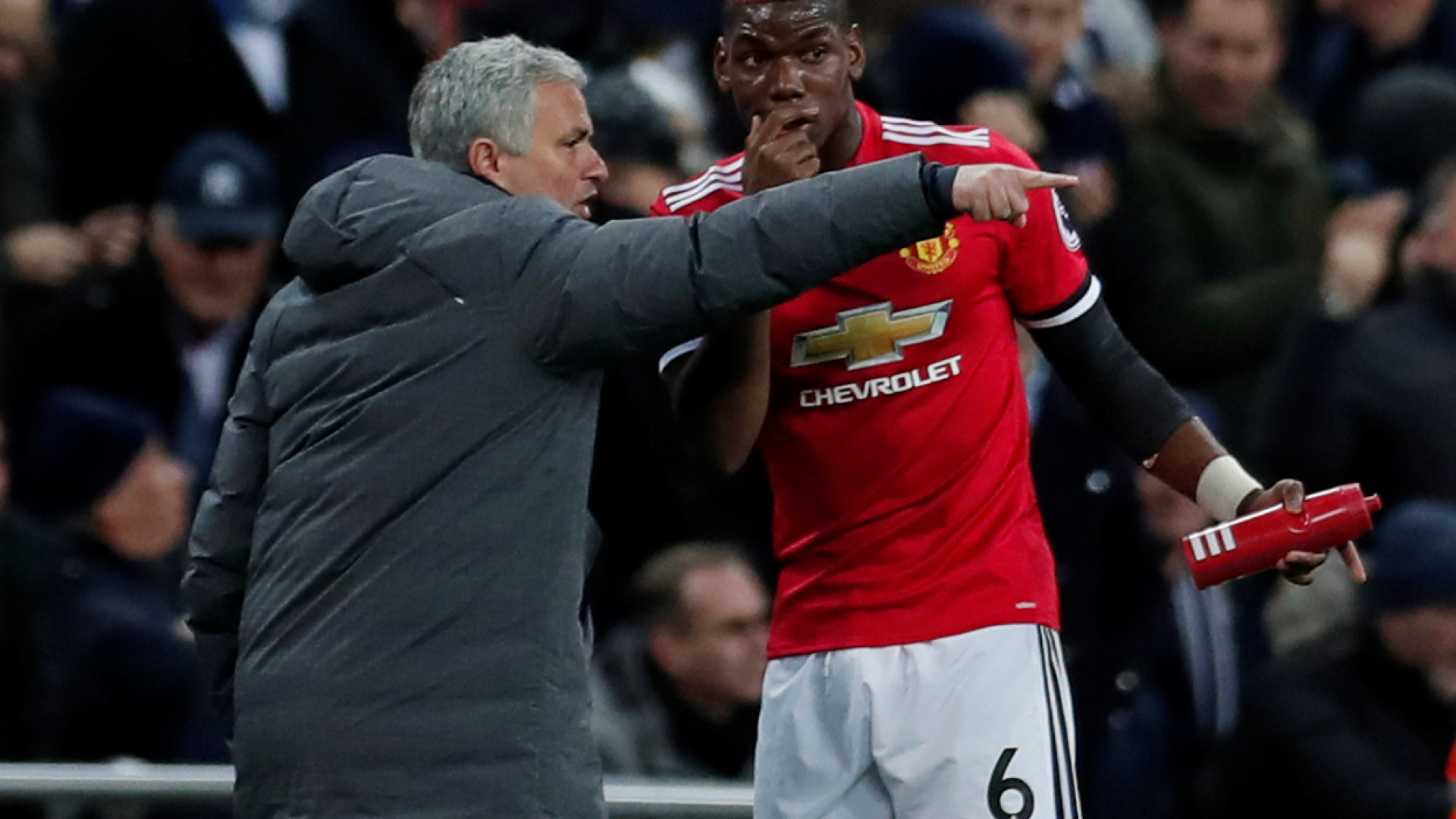 Estalou o verniz em Old Trafford: "Pogba não quer continuar com Mourinho"