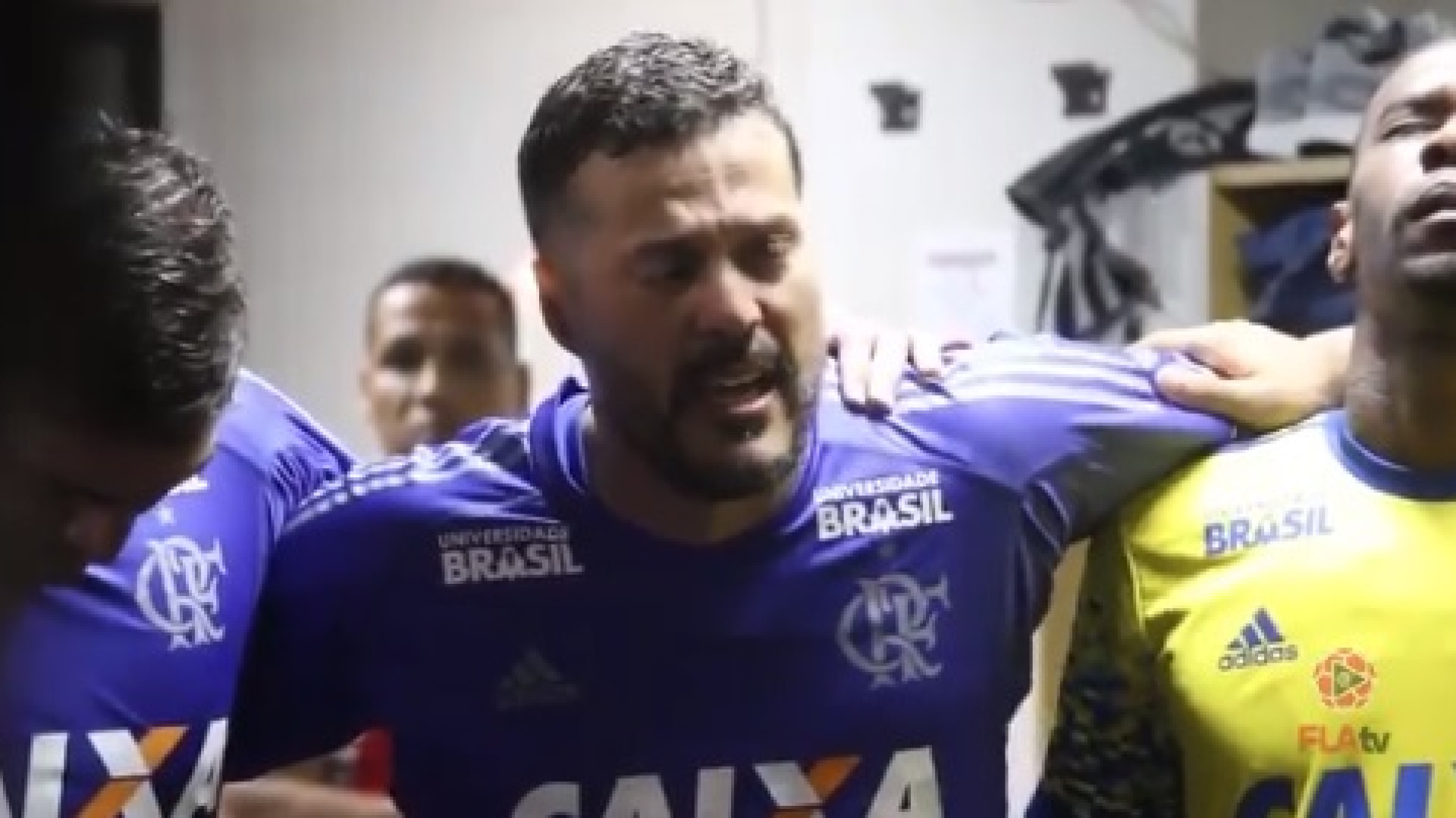 Júlio César em lágrimas no regresso ao Flamengo