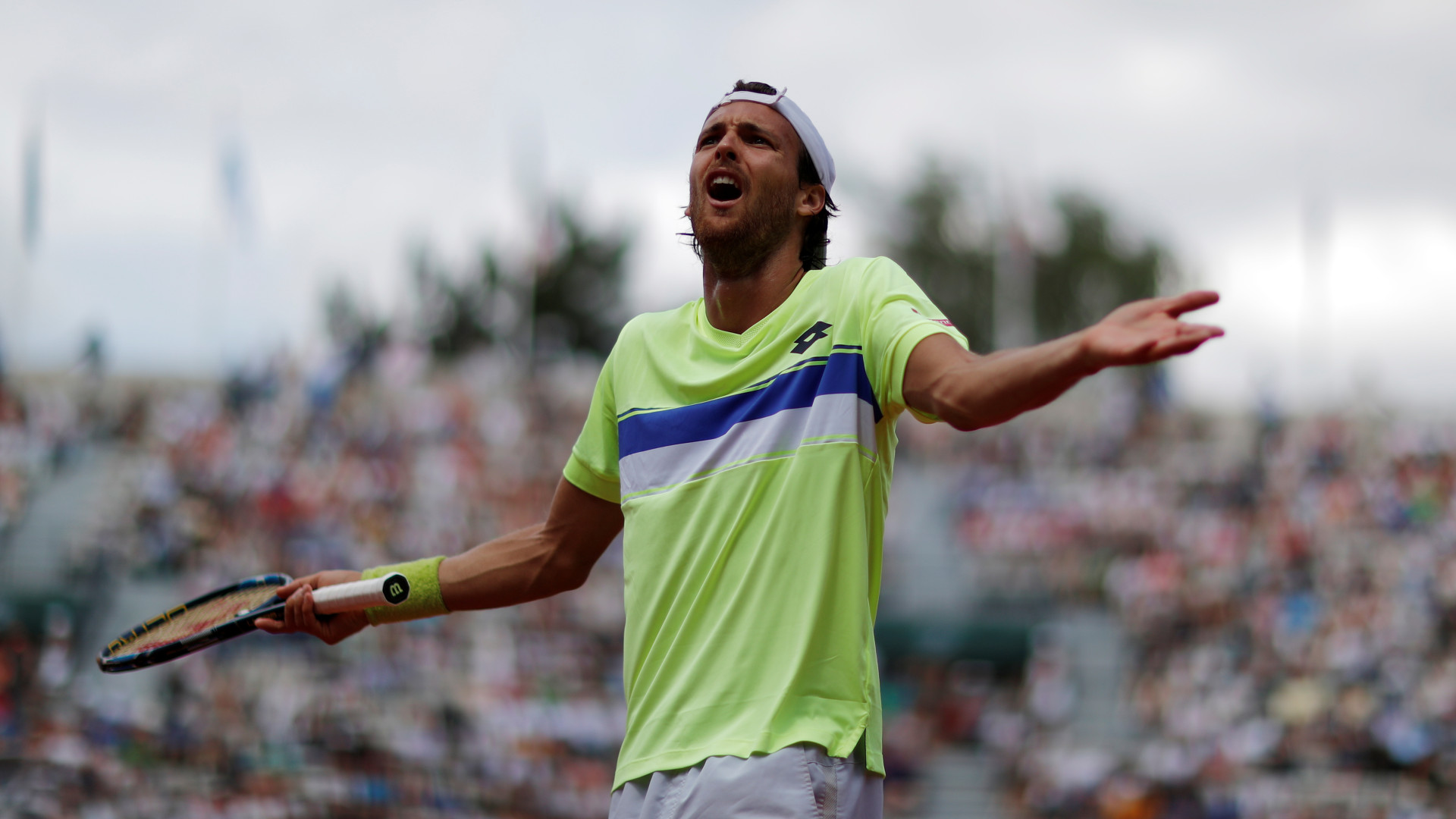 João Sousa cai aos pés de Milos Raonic