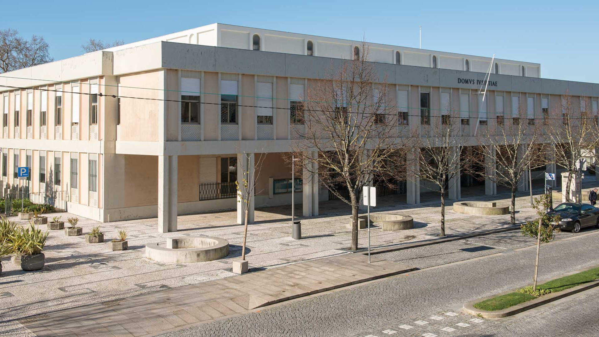 Ameaça de bomba obriga a evacuar tribunal de Penafiel. GNR no local