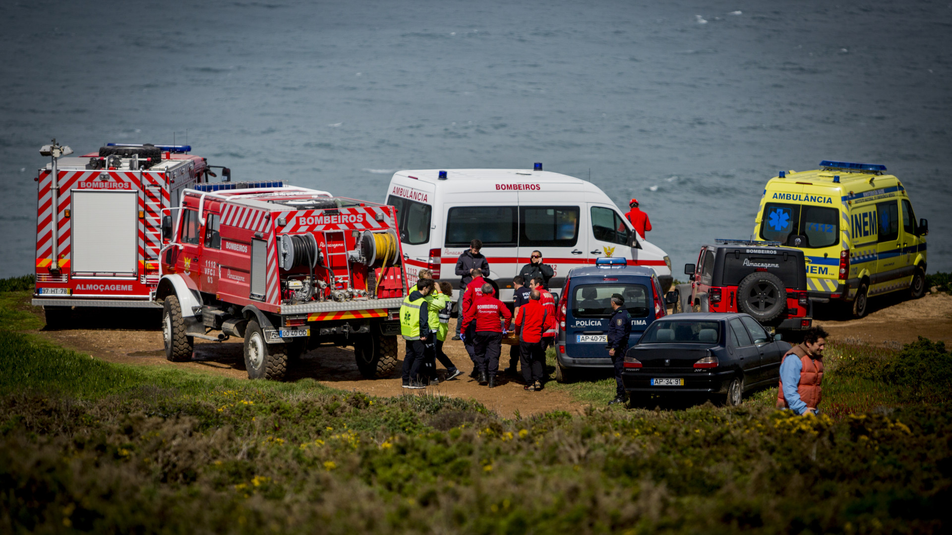 Derrocada de falésia em praia de Sintra. Há duas vítimas