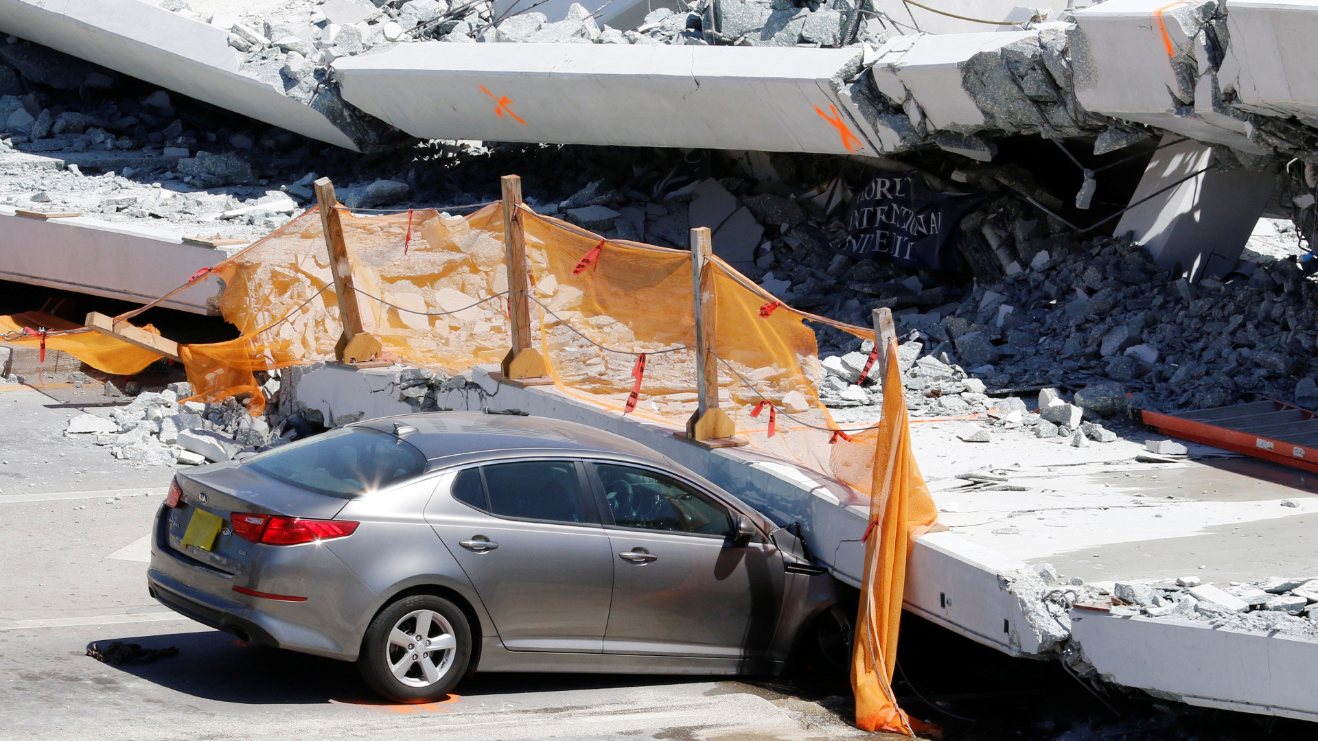 Divulgada filmagem que mostra momento em que ponte de Miami caiu