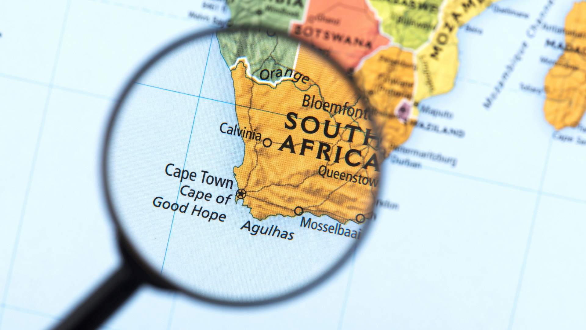 Pelo menos 19 feridos em queda de avião perto da capital da África do Sul