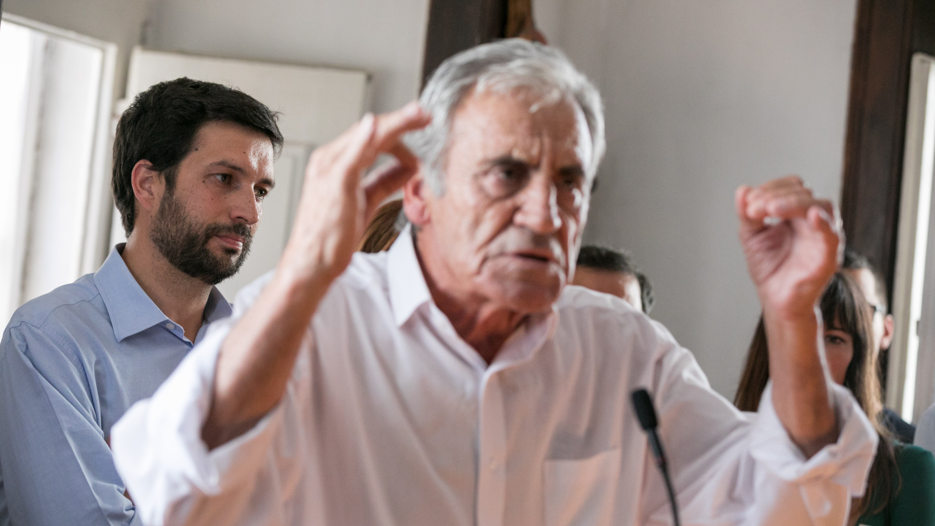 Jerónimo de Sousa diz que não "assina de cruz" o Orçamento do Estado