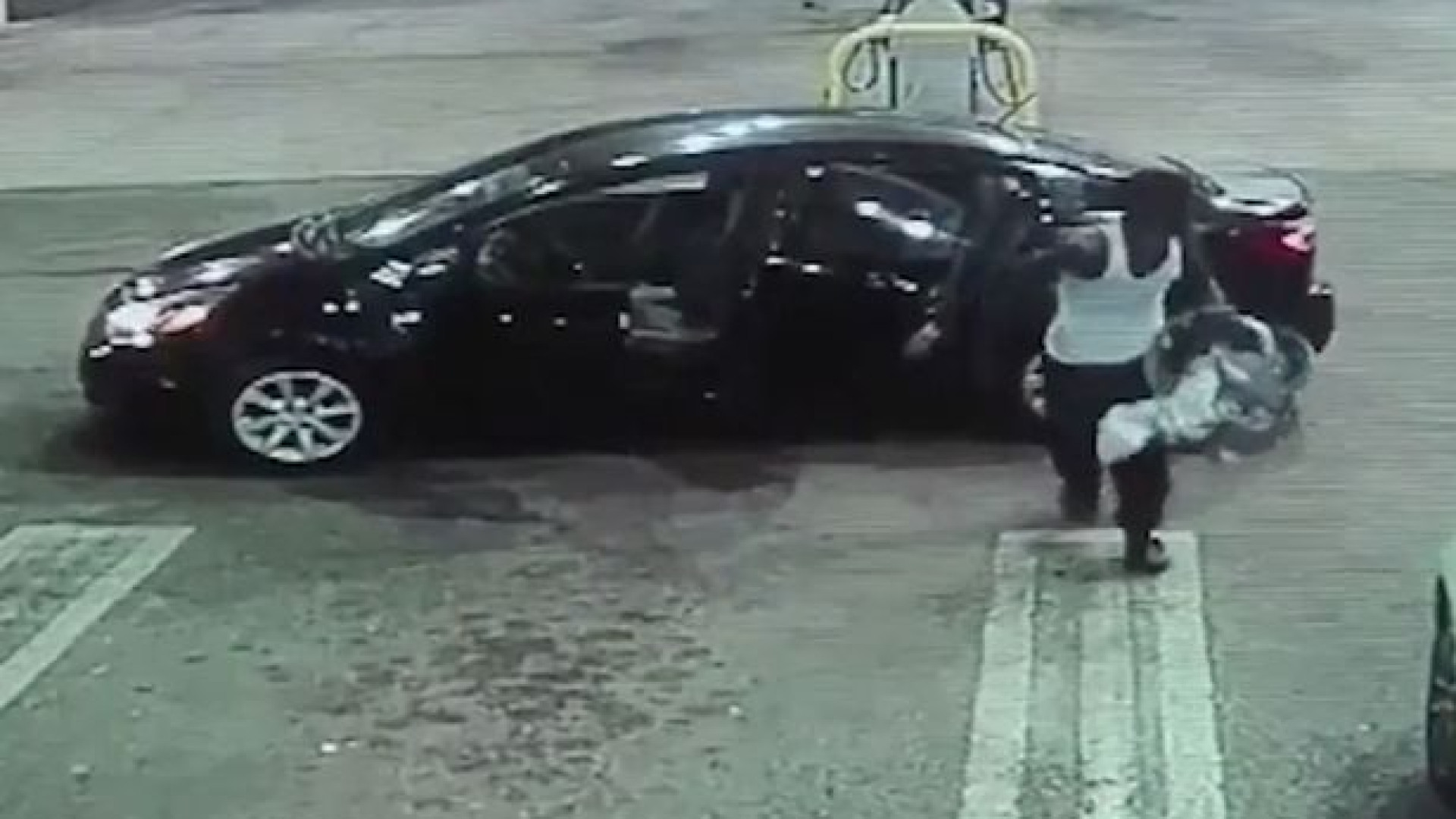 Ladrão em pânico devolve bebé que encontrou em carro roubado