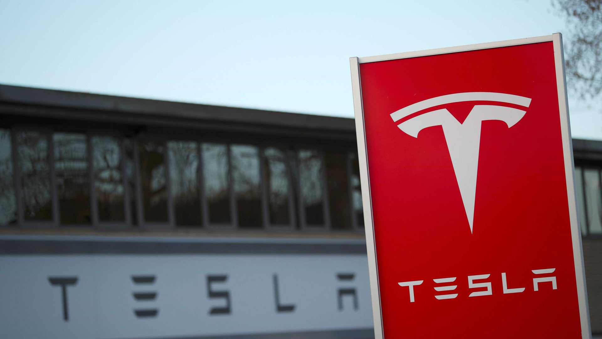 Airbags defeituosos levam Tesla a recolher mais de 14 mil carros na China