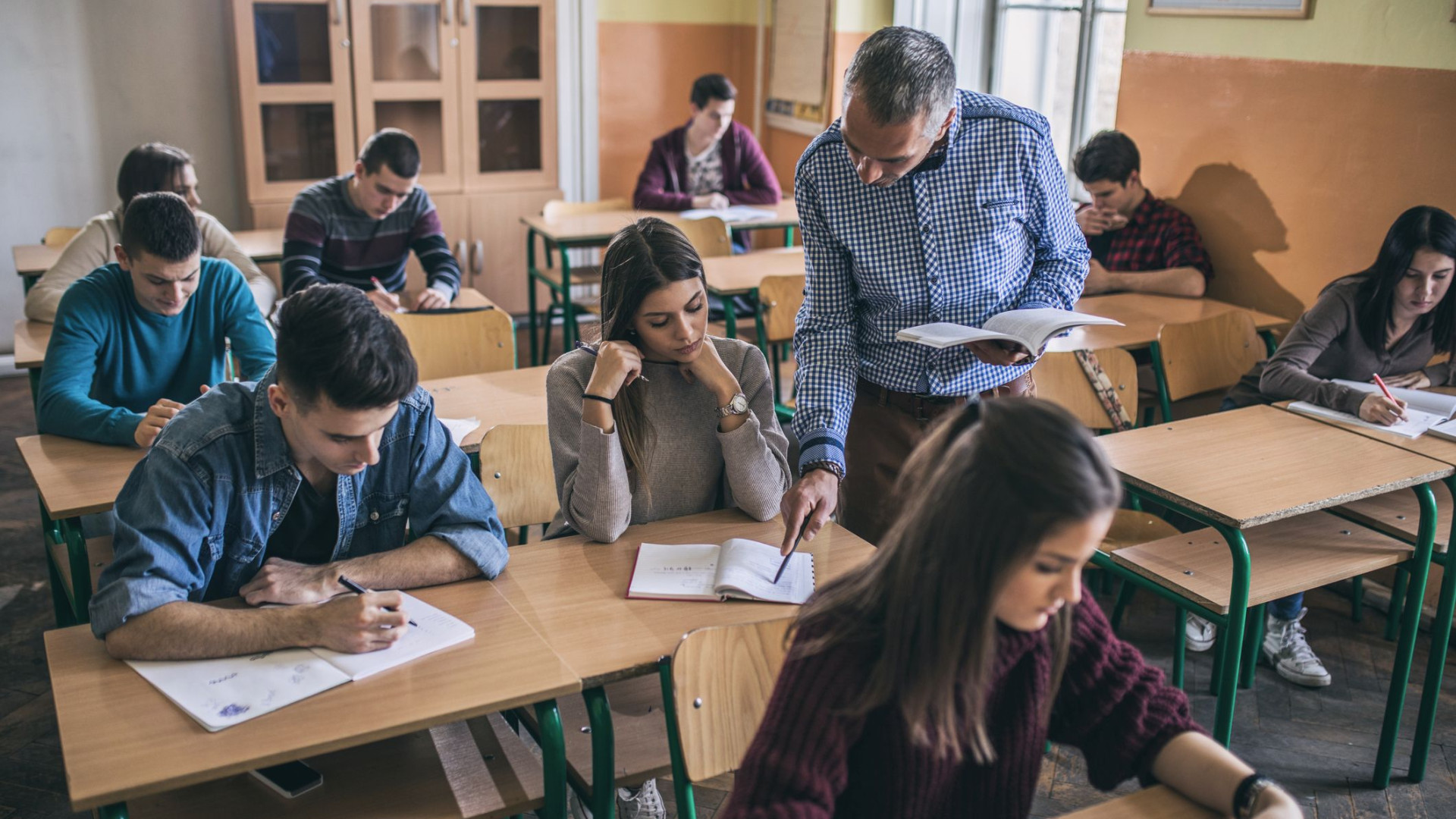 Portugal reduz a taxa de abandono escolar e aumenta a de licenciados