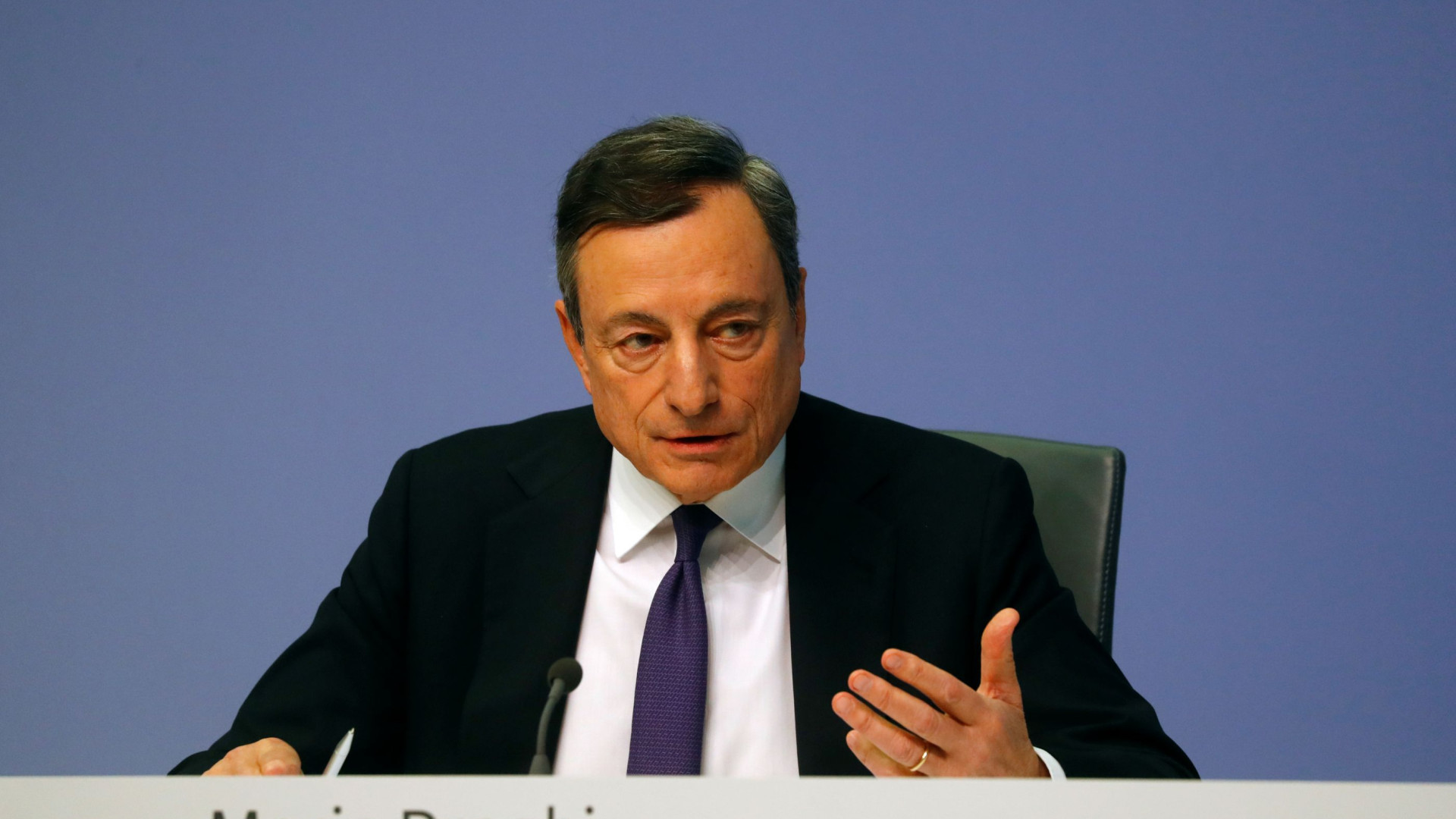 Draghi destaca "moderação" após "vários trimestres de crescimento"