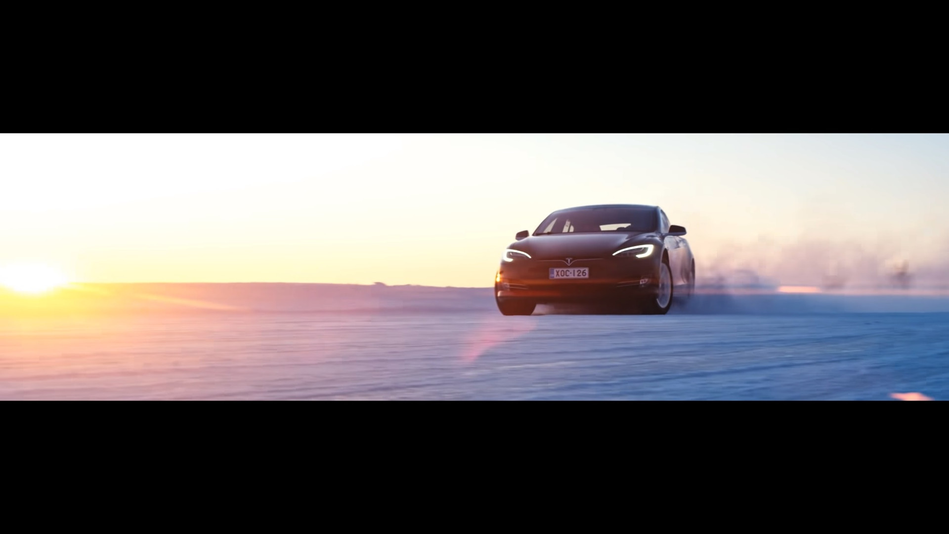 Vídeo da Tesla mostra Roadster, Semi e… carro mistério?