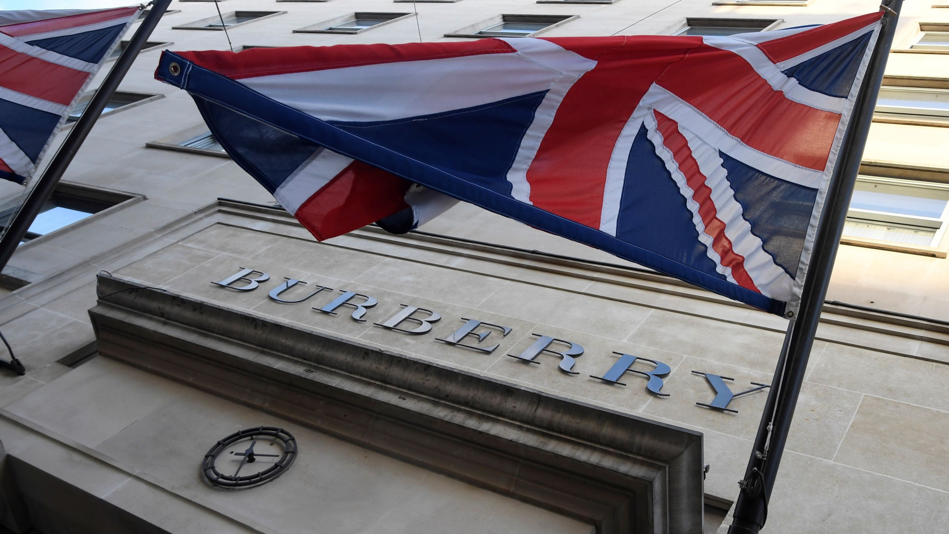 Lucro da Burberry cresce 4,5% no último exercício para 471 milhões