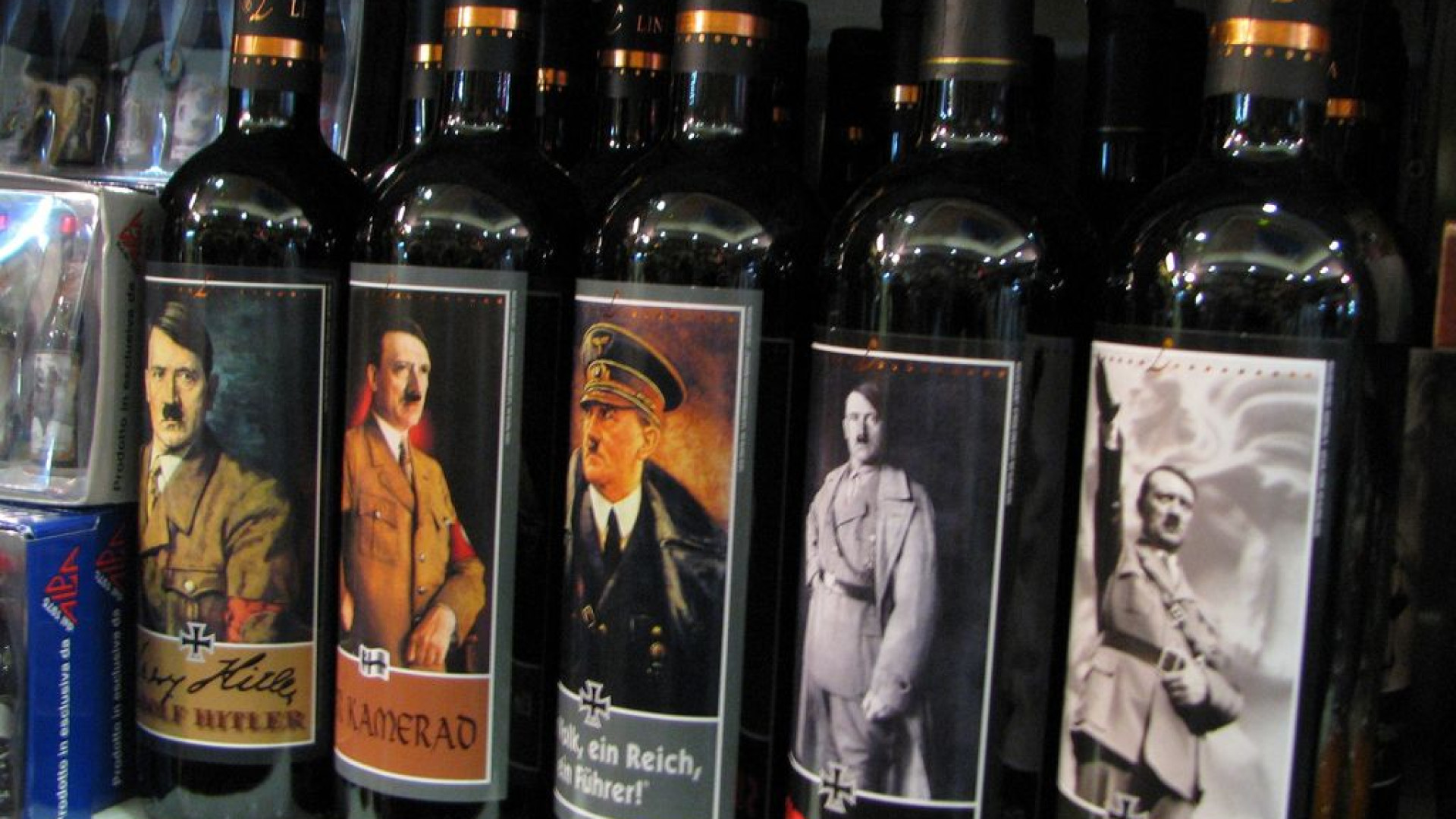 Preso depois de polícia encontrar vinho com cara de Hitler em sua casa