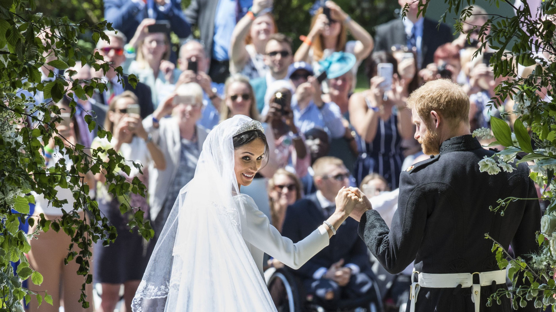 Harry e Meghan Markle quebraram protocolo real durante casamento