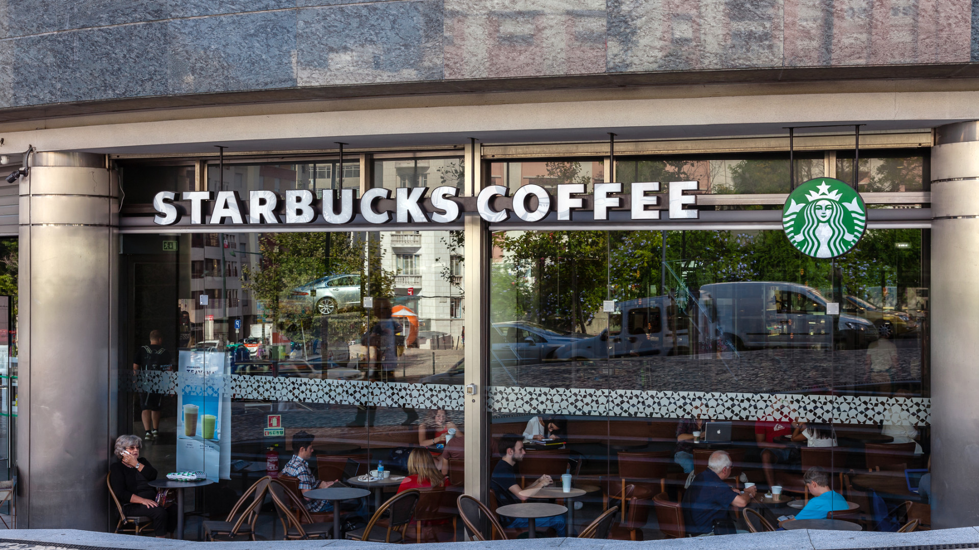 Mudança das regras da Starbucks nos EUA não se aplica a Portugal