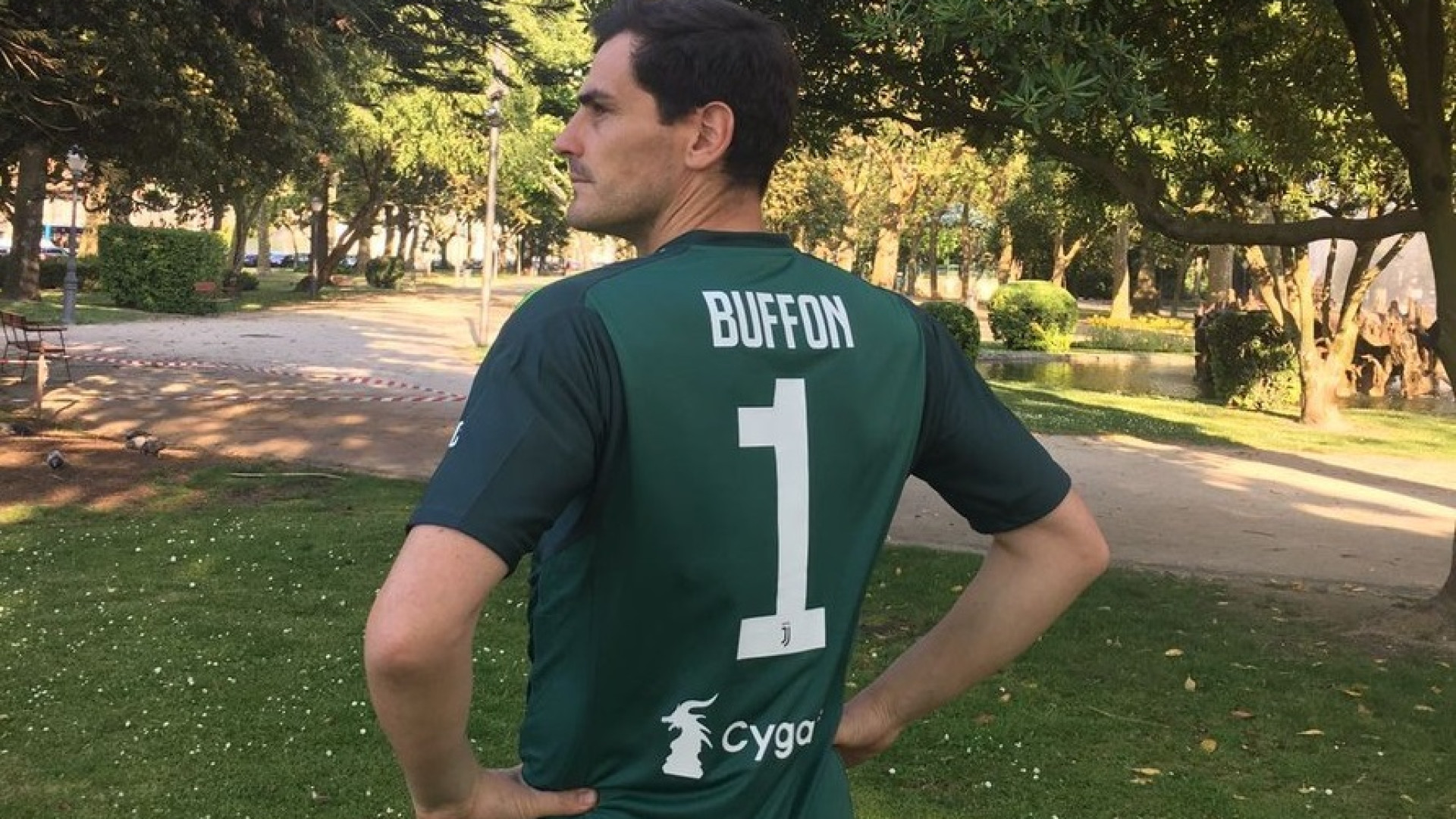Casillas prestou homenagem a Buffon e 'assinou' pela Juventus
