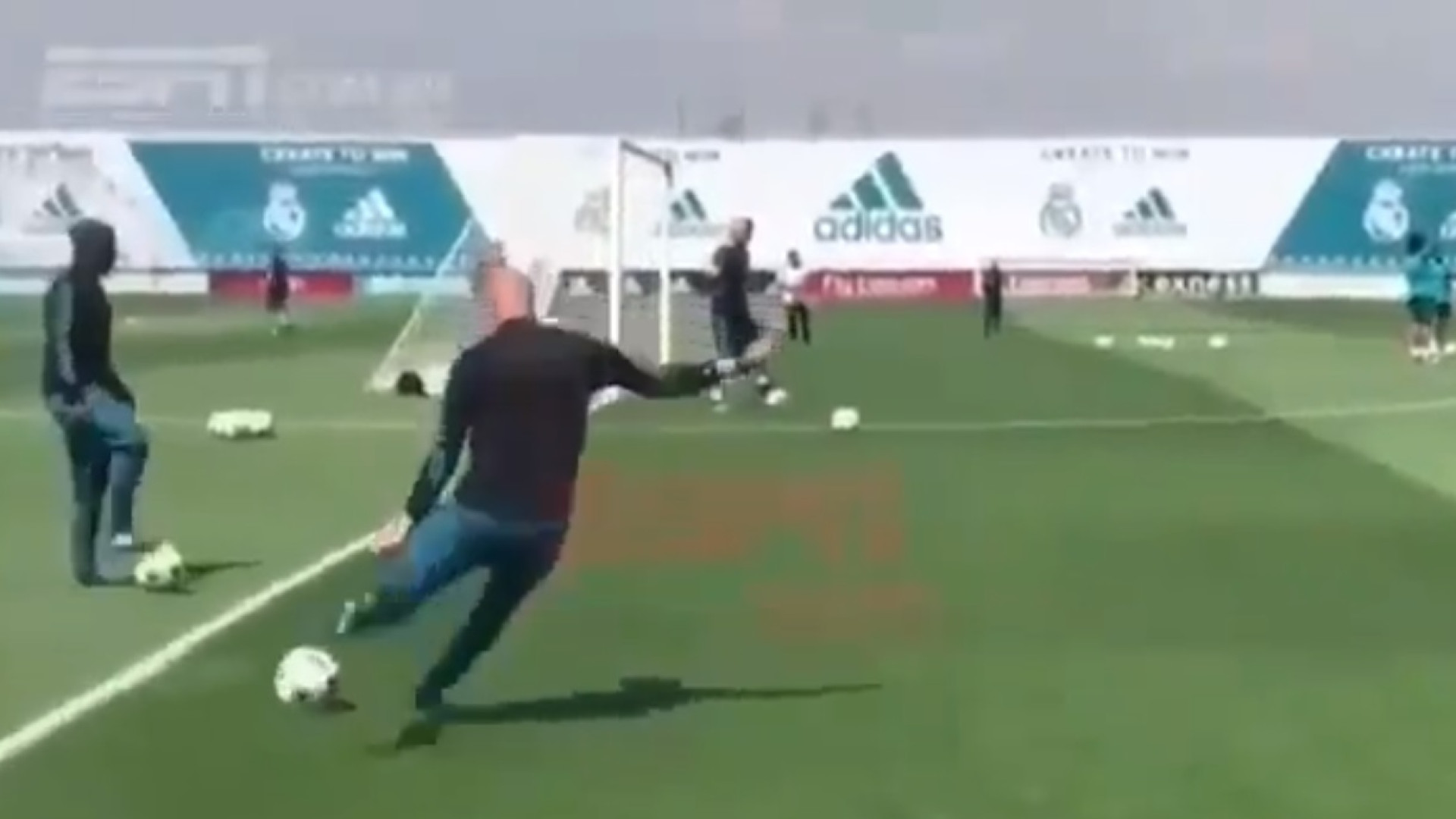 Este golo merece aplausos: Assinatura de CR7 e assistência de... Zidane