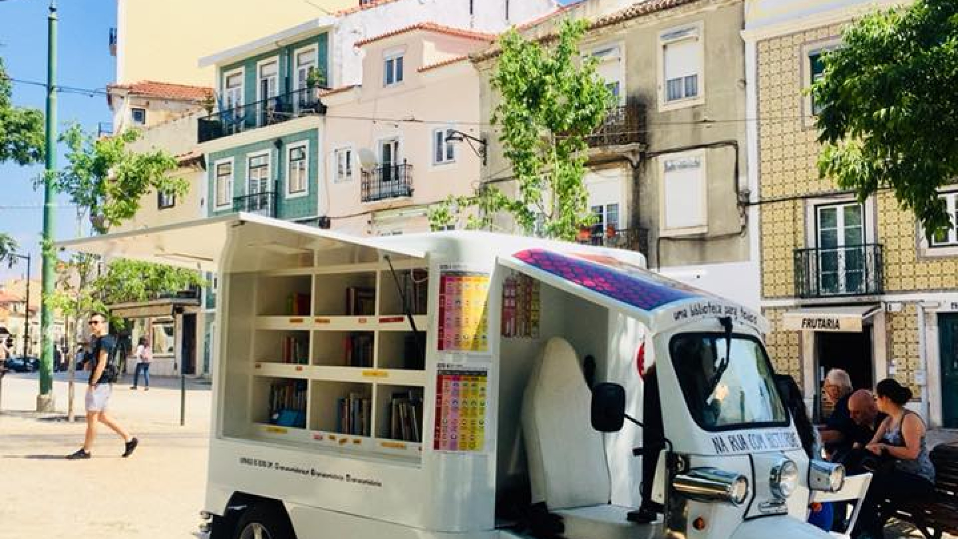 Se portugueses não vão à biblioteca, a biblioteca vai até aos portugueses