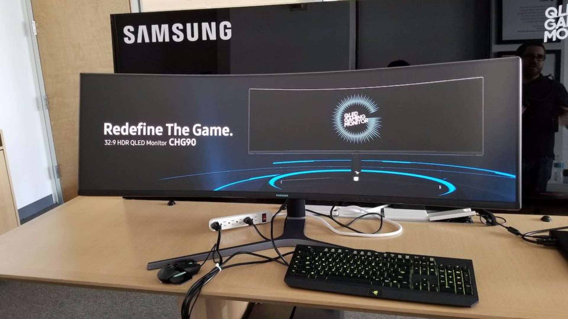 O novo monitor curvo da Samsung é algo que nunca viu