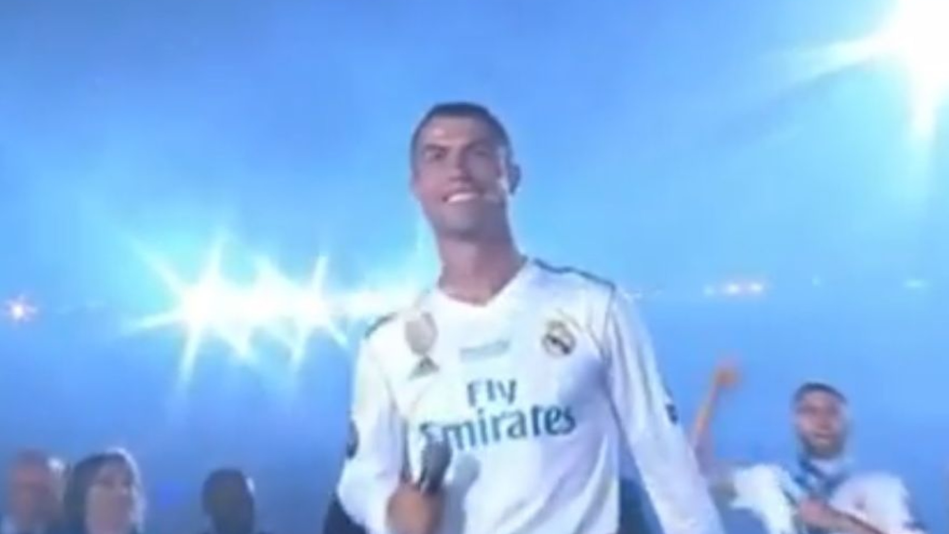 Adeptos do Real Madrid e companheiros fazem pedido: “Cristiano, quédate”