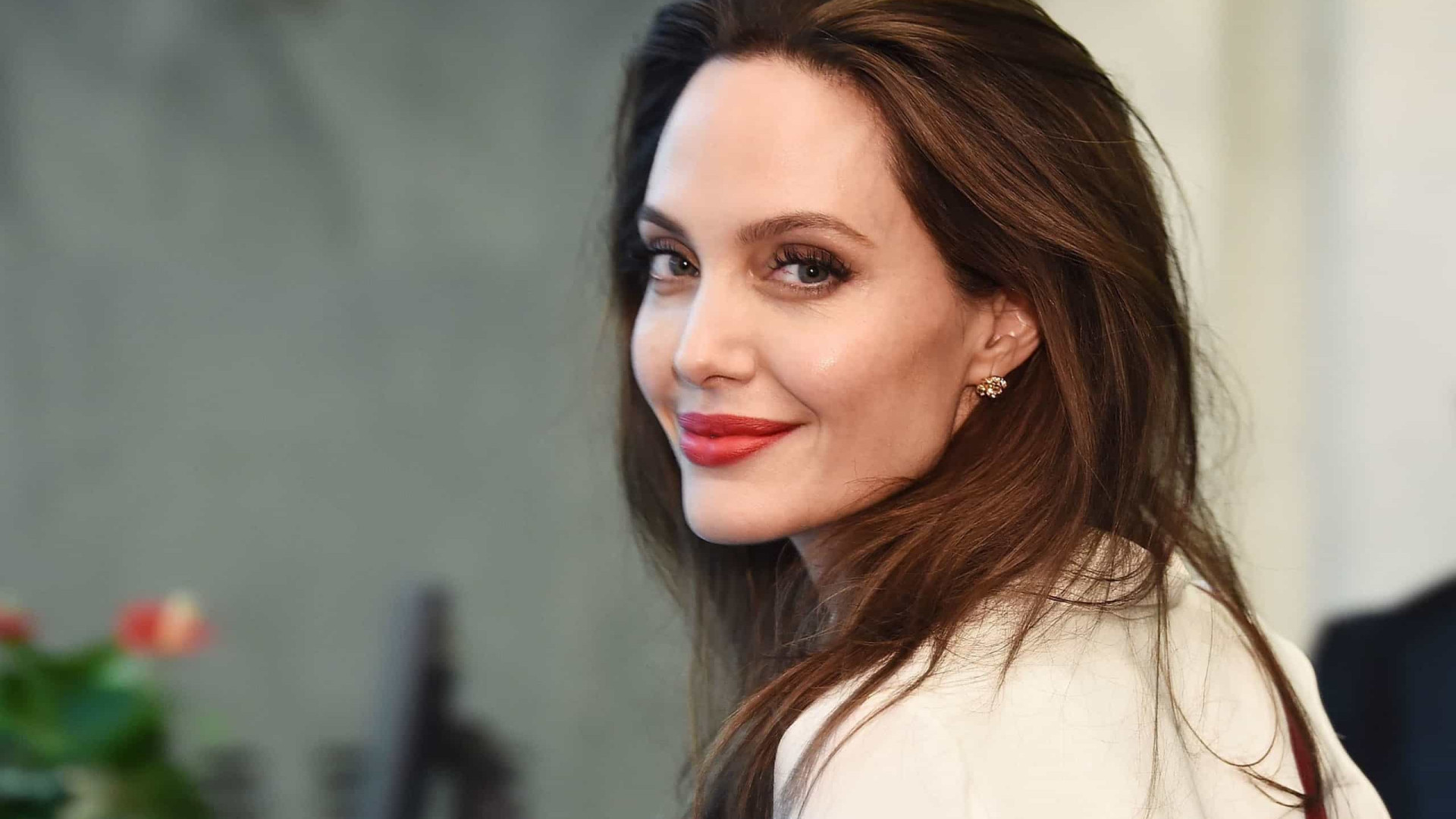 Angelina Jolie enfrenta novo desafio profissional... dedicado às crianças