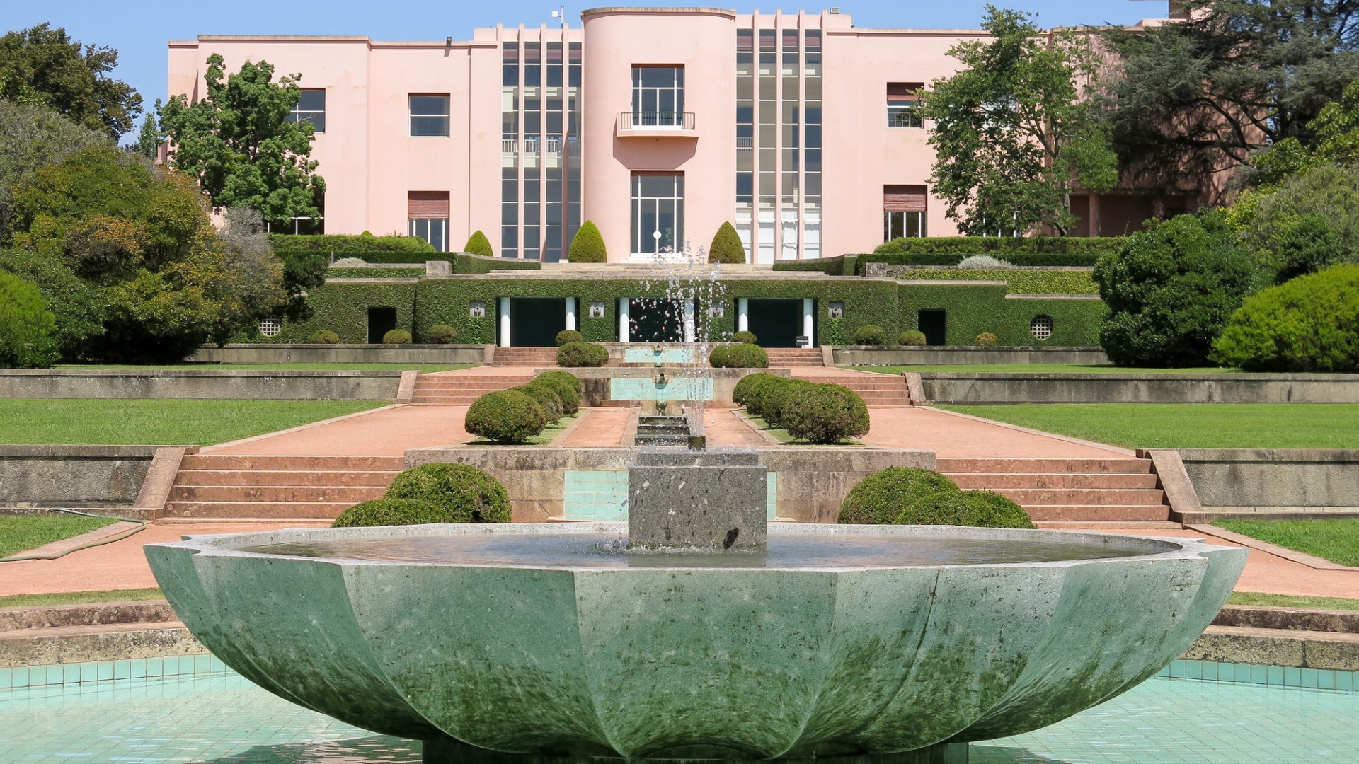 Serralves faz 30 anos com exposição de obras feitas para a instituição
