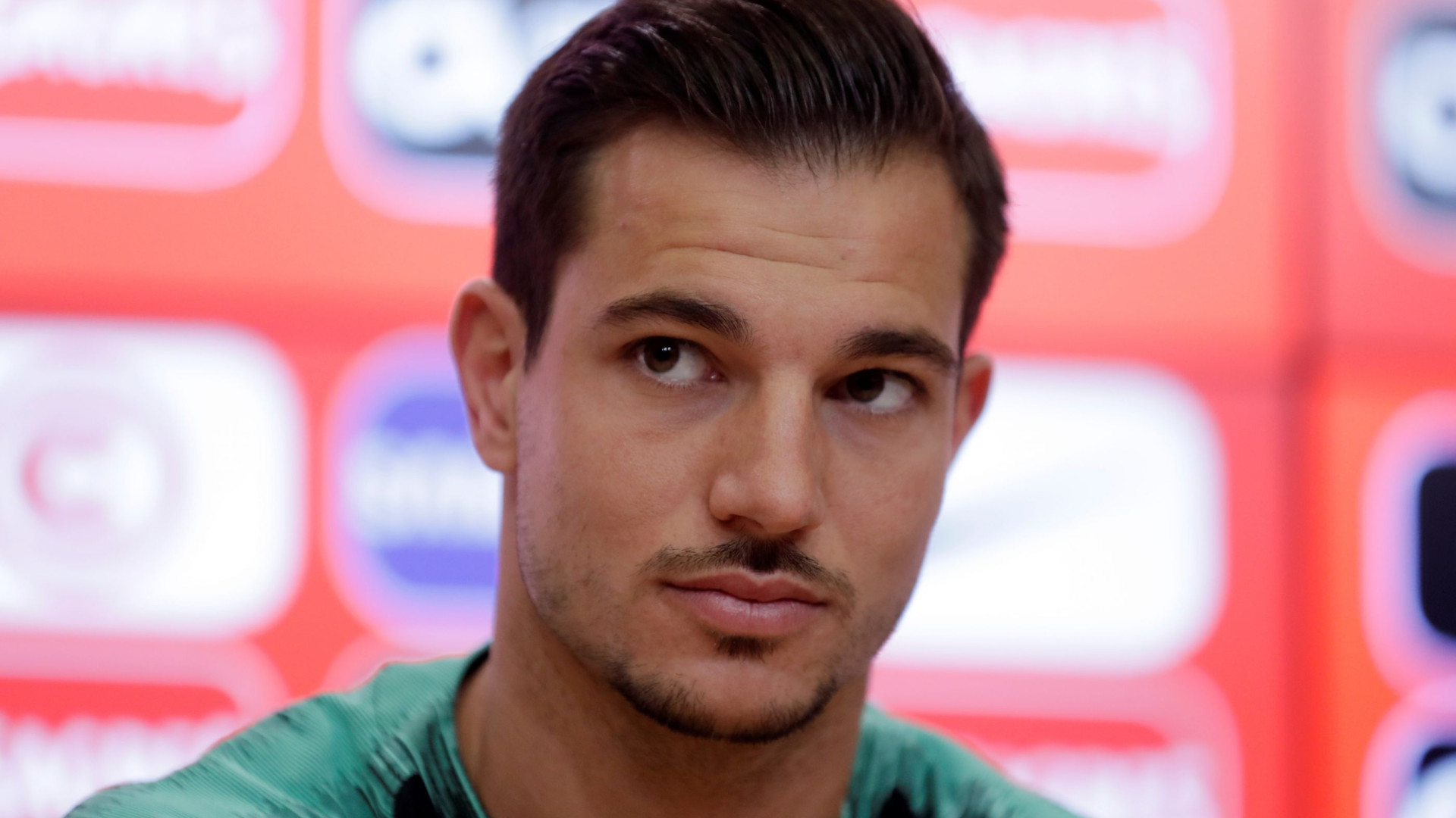 Acusado de enviar mensagens sedutoras, Cédric Soares gera polémica