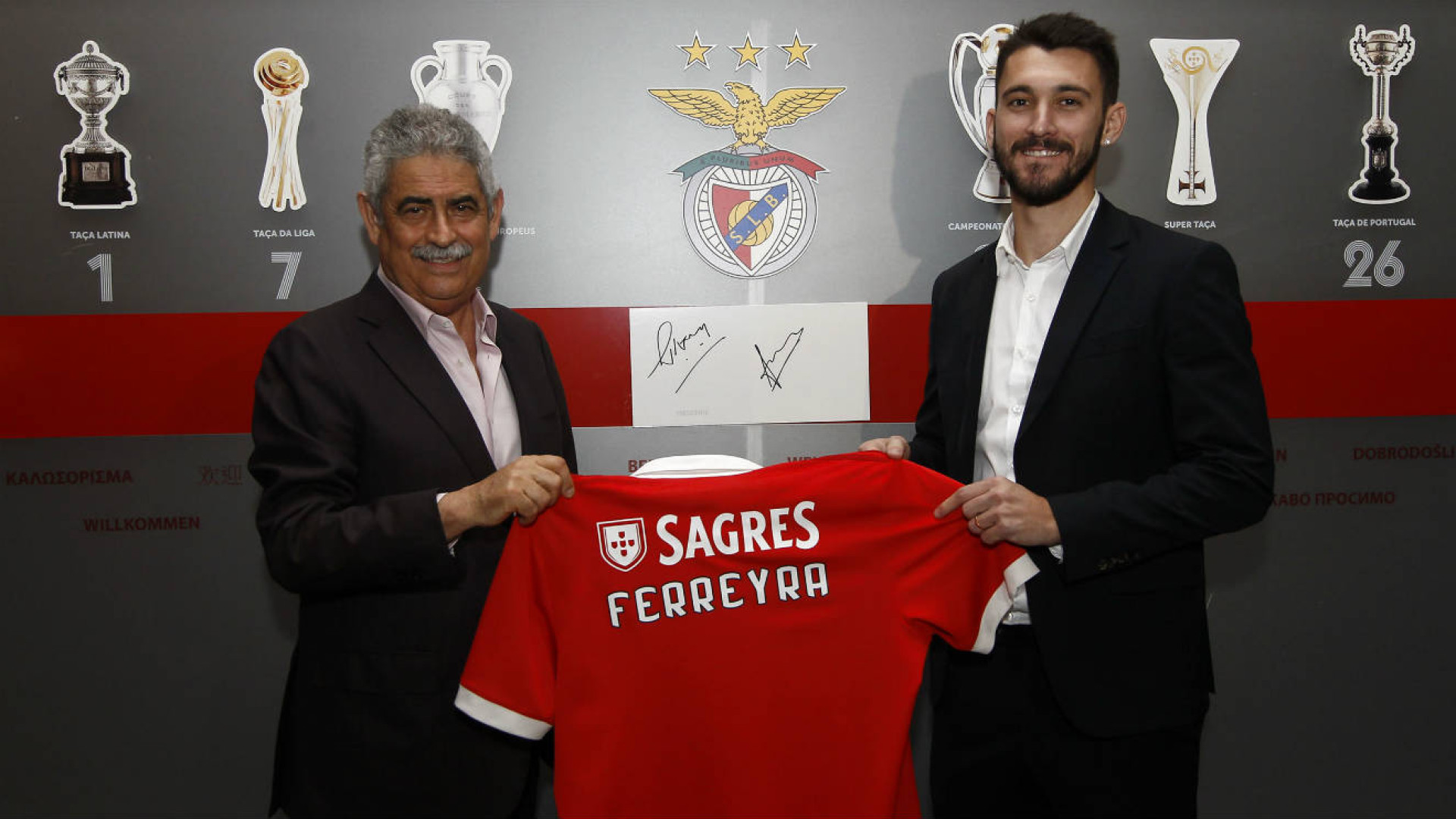 Benfica confirma a contratação de Facundo Ferreyra
