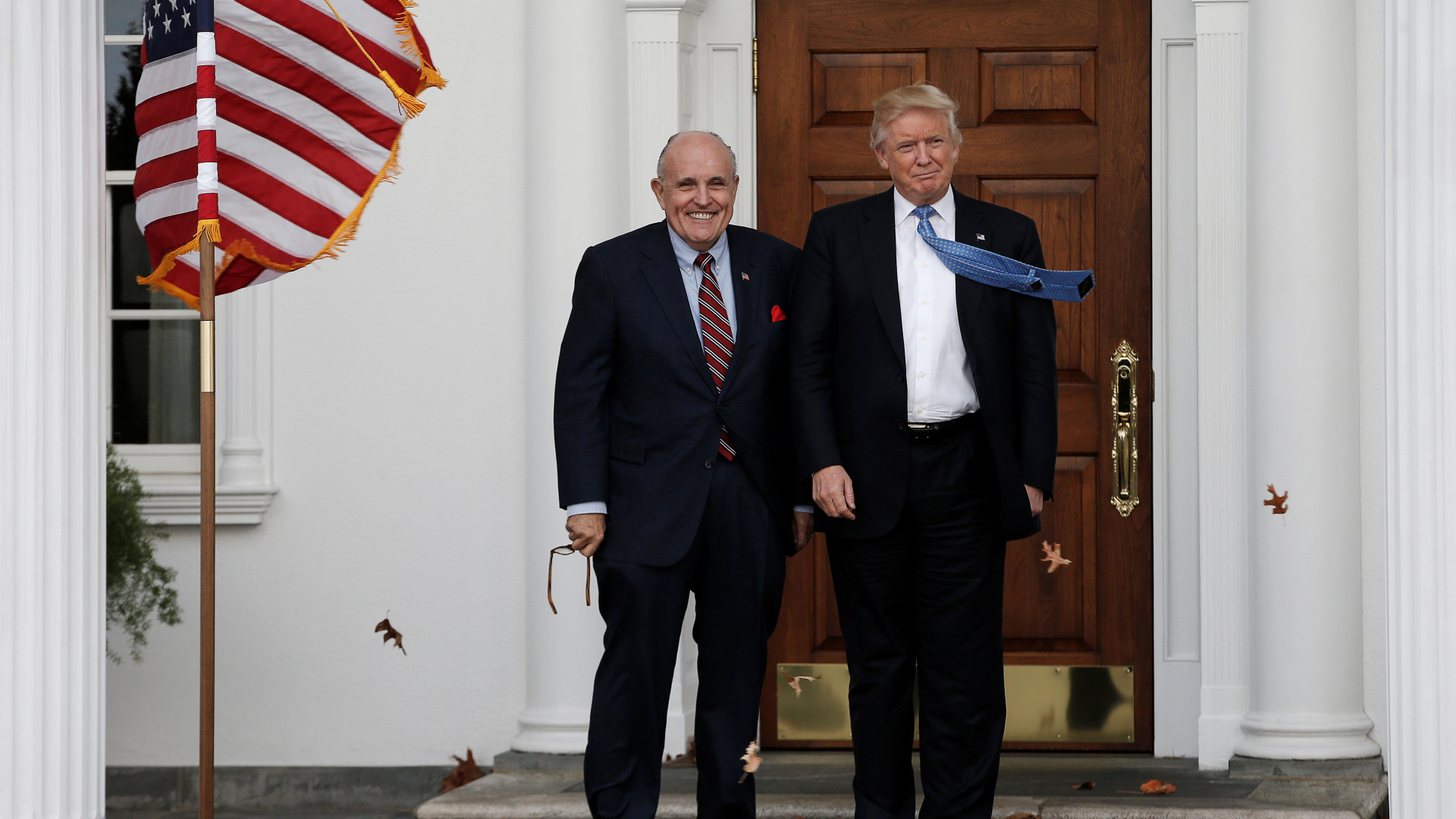 Kim Jong-un "implorou" a Trump para remarcar cimeira, diz Giuliani