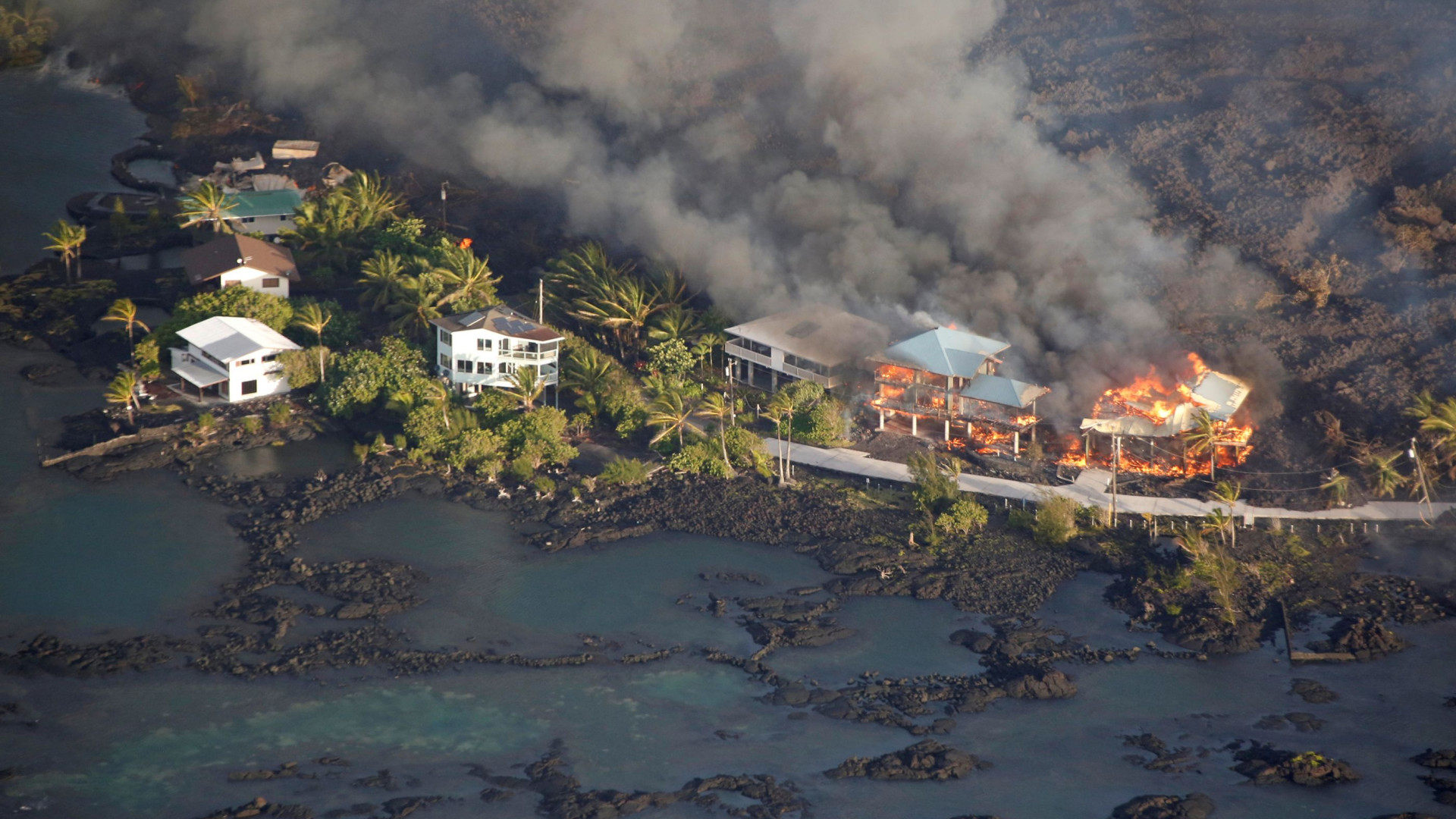 Vídeo mostra força destruidora do vulcão Kilauea