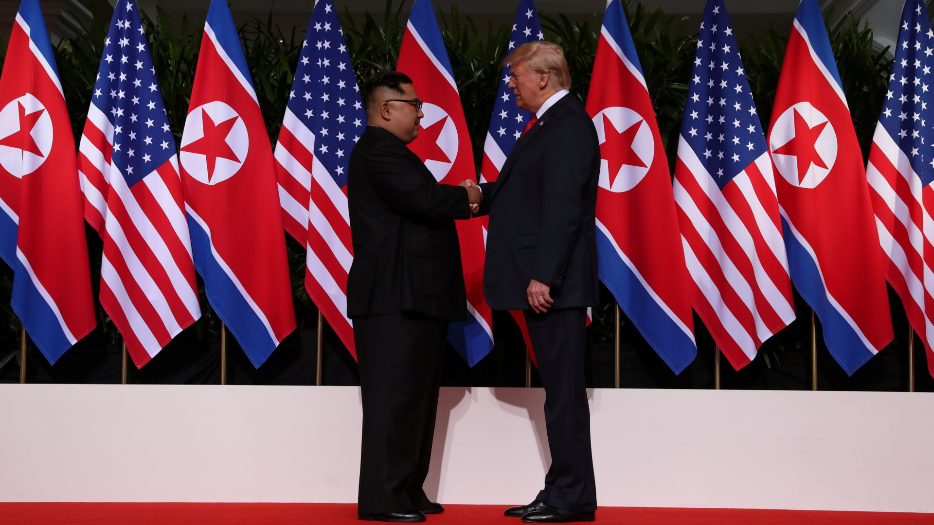 Cimeira histórica começou com aperto de mão entre Trump e Kim