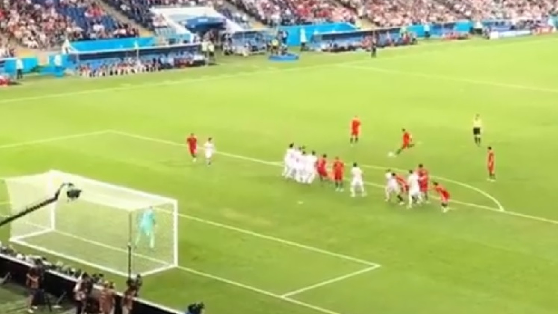 O ‘tomahawk’ de Ronaldo visto das bancadas