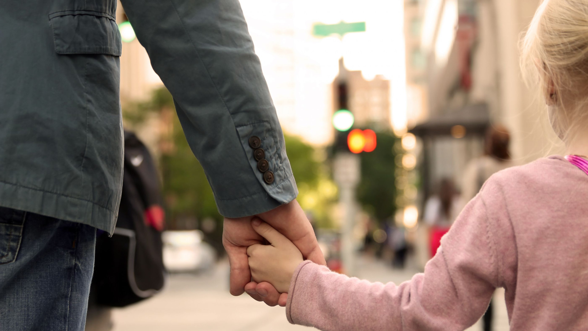 Proteger em demasia os seus filhos faz-lhes mal. Ciência explica porquê