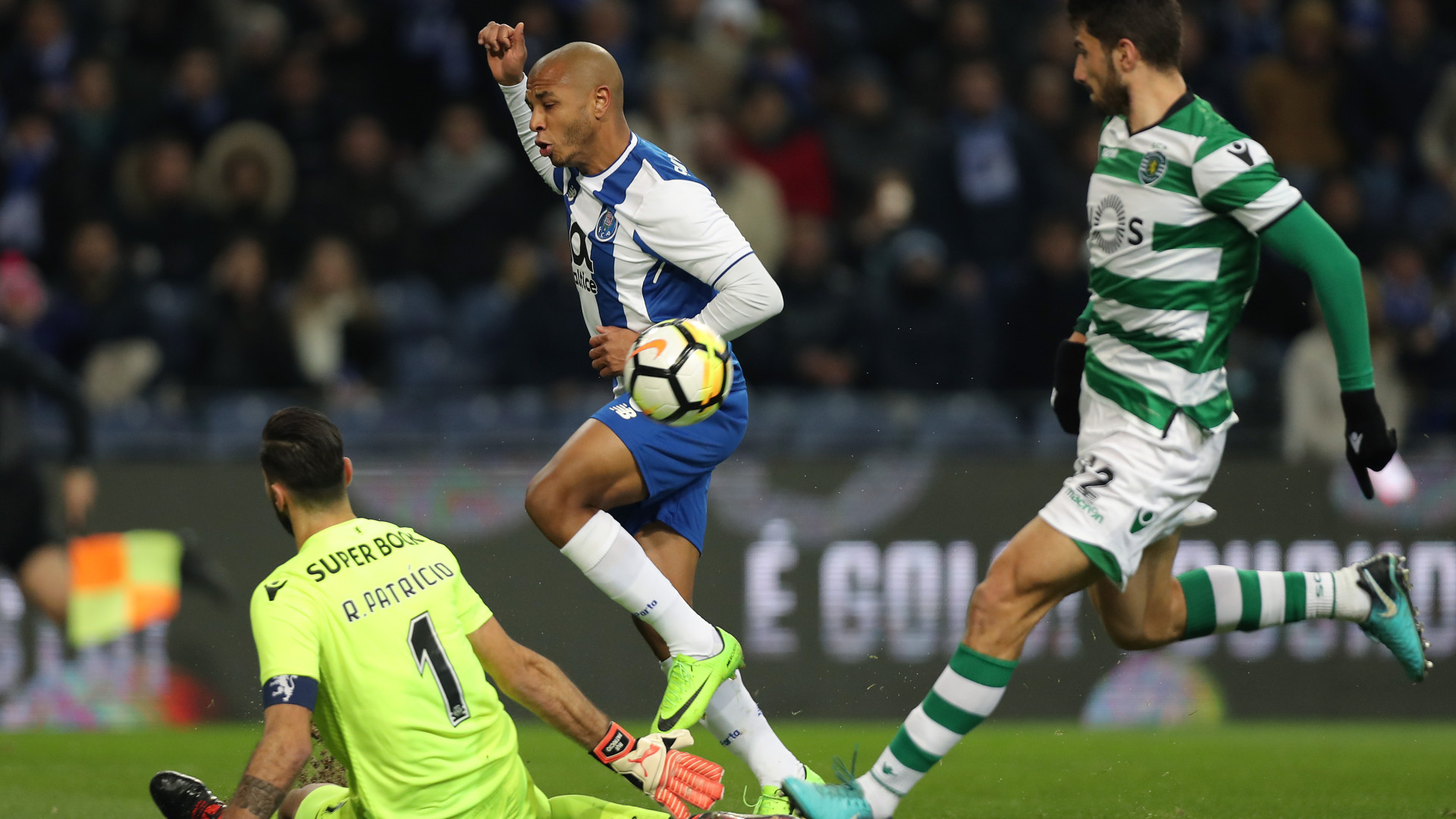 Brahimi pode fazer companhia a Rui Patrício na Premier League