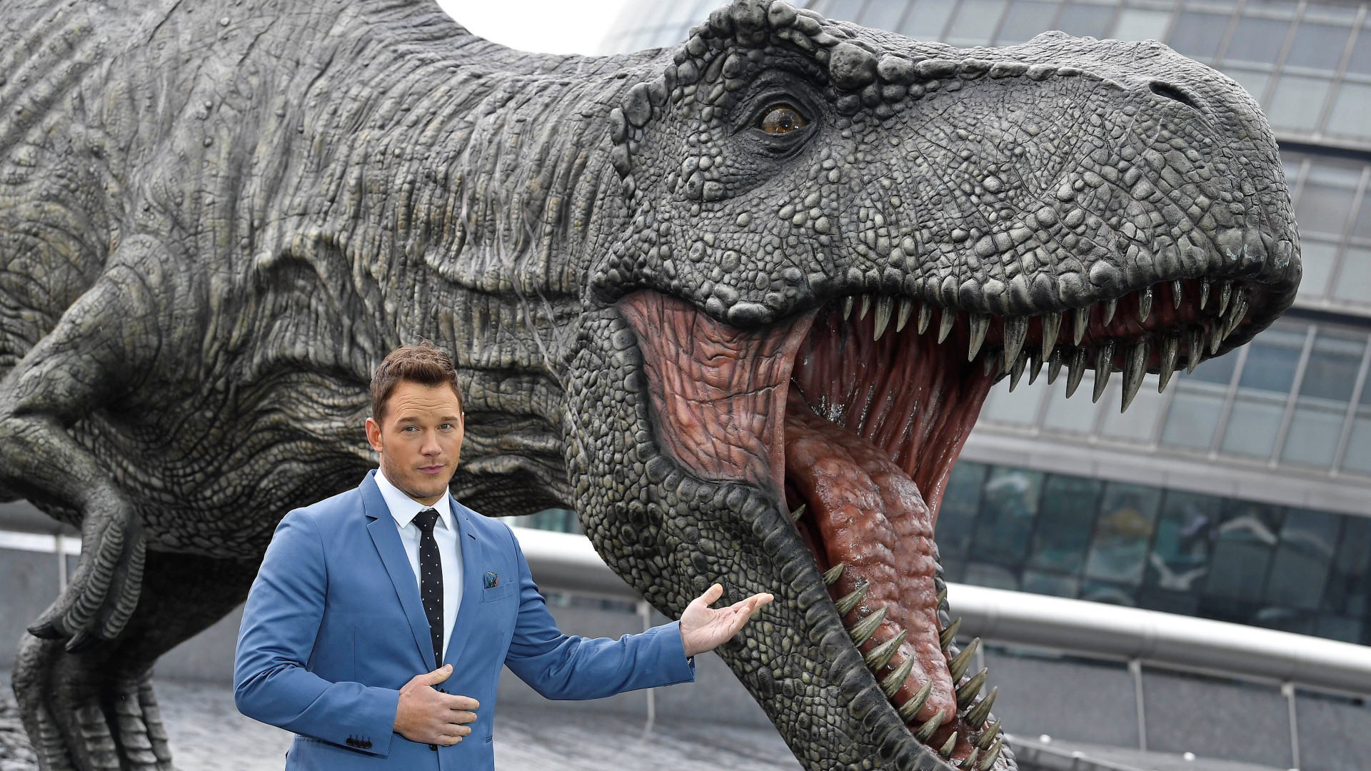Dinossauros 'morderam' liderança de box-office e ainda não a largaram