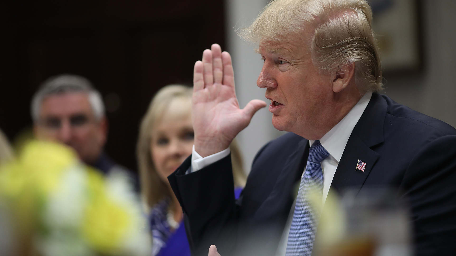 Para não separar famílias, Trump pede para deter crianças mais de 20 dias