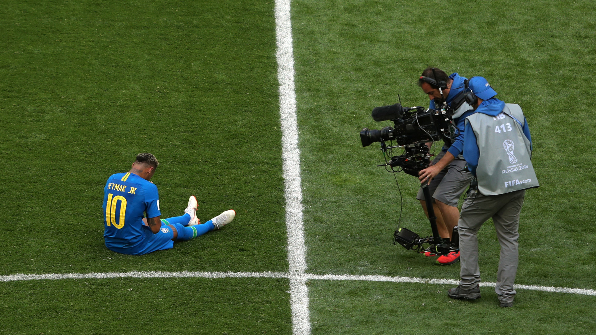Neymar explica lágrimas: "Falar até papagaio fala, agora fazer..."
